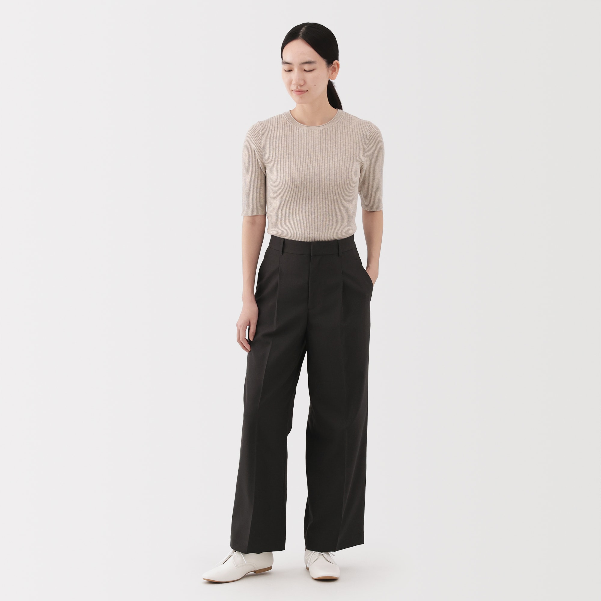 婦人 撥水ストレッチ タックストレートパンツ | 無印良品