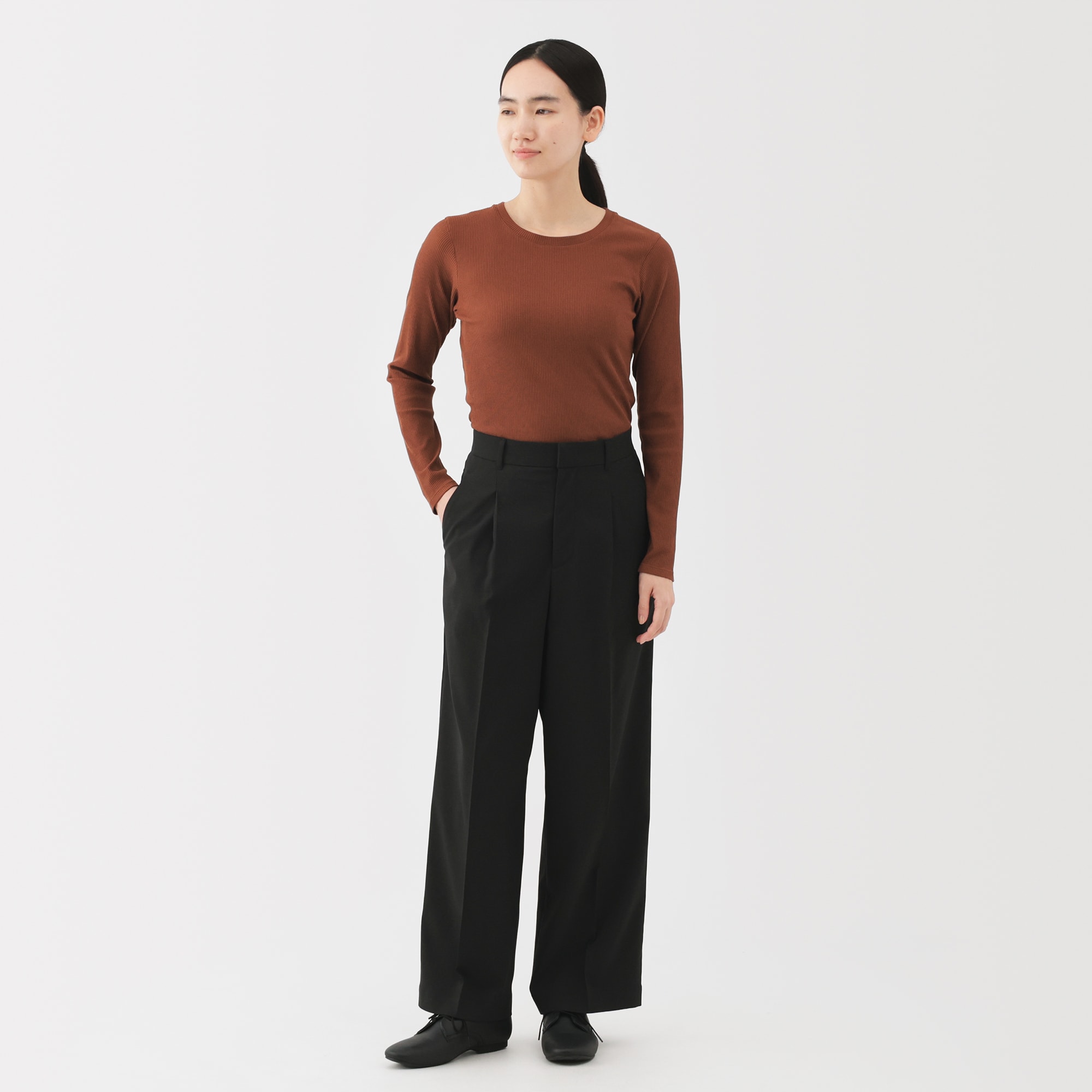 婦人　撥水ストレッチ　タックストレートパンツ