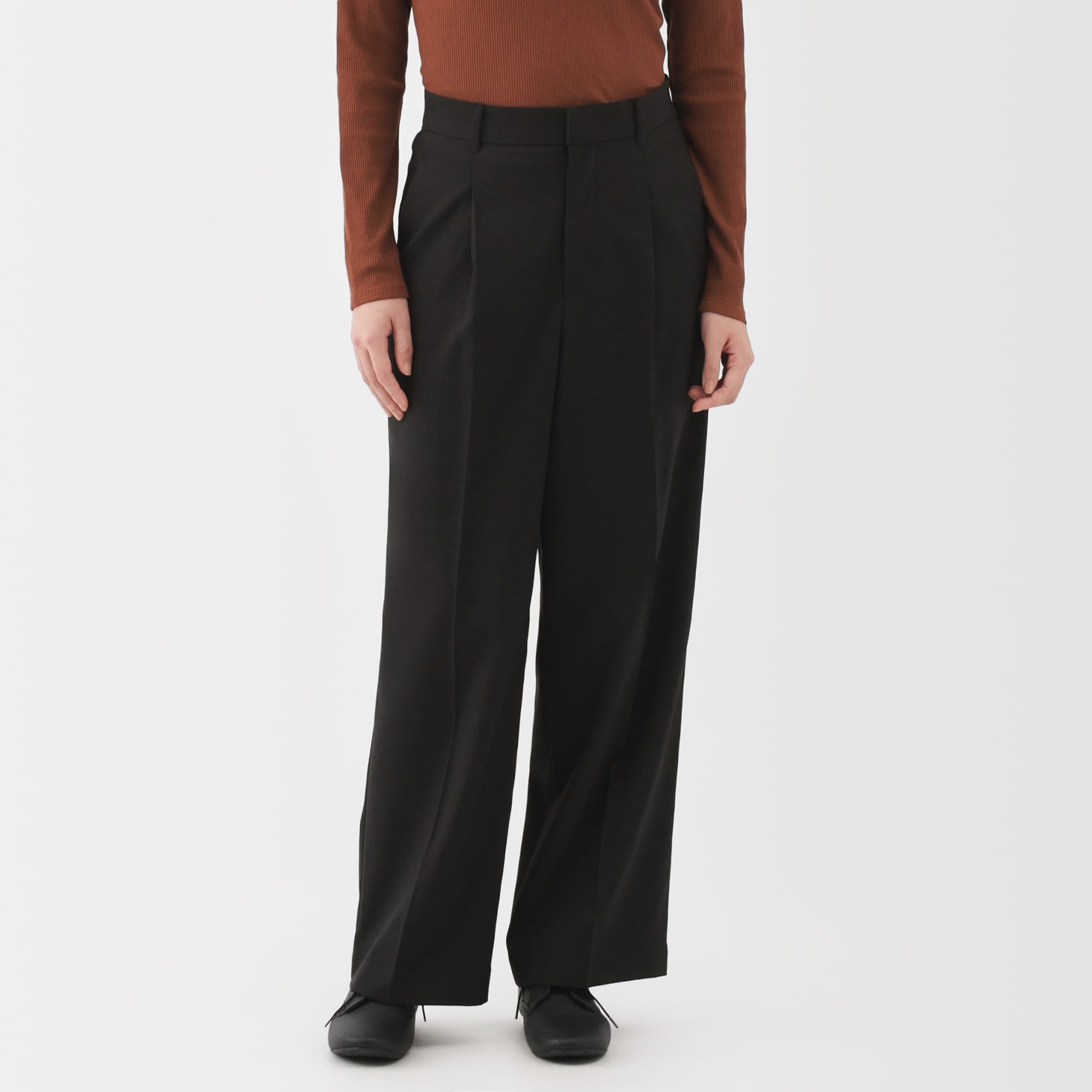 婦人　撥水ストレッチ　タックストレートパンツ