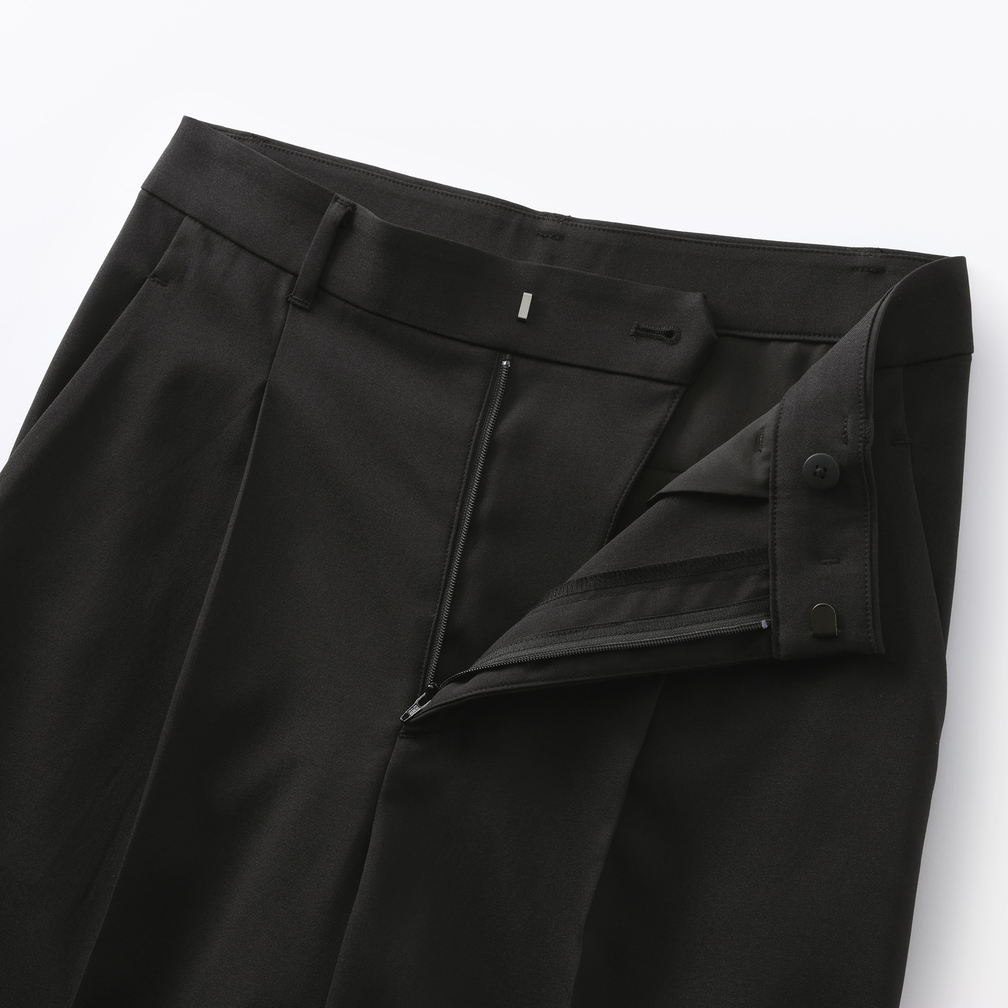 婦人　撥水ストレッチ　タックストレートパンツ