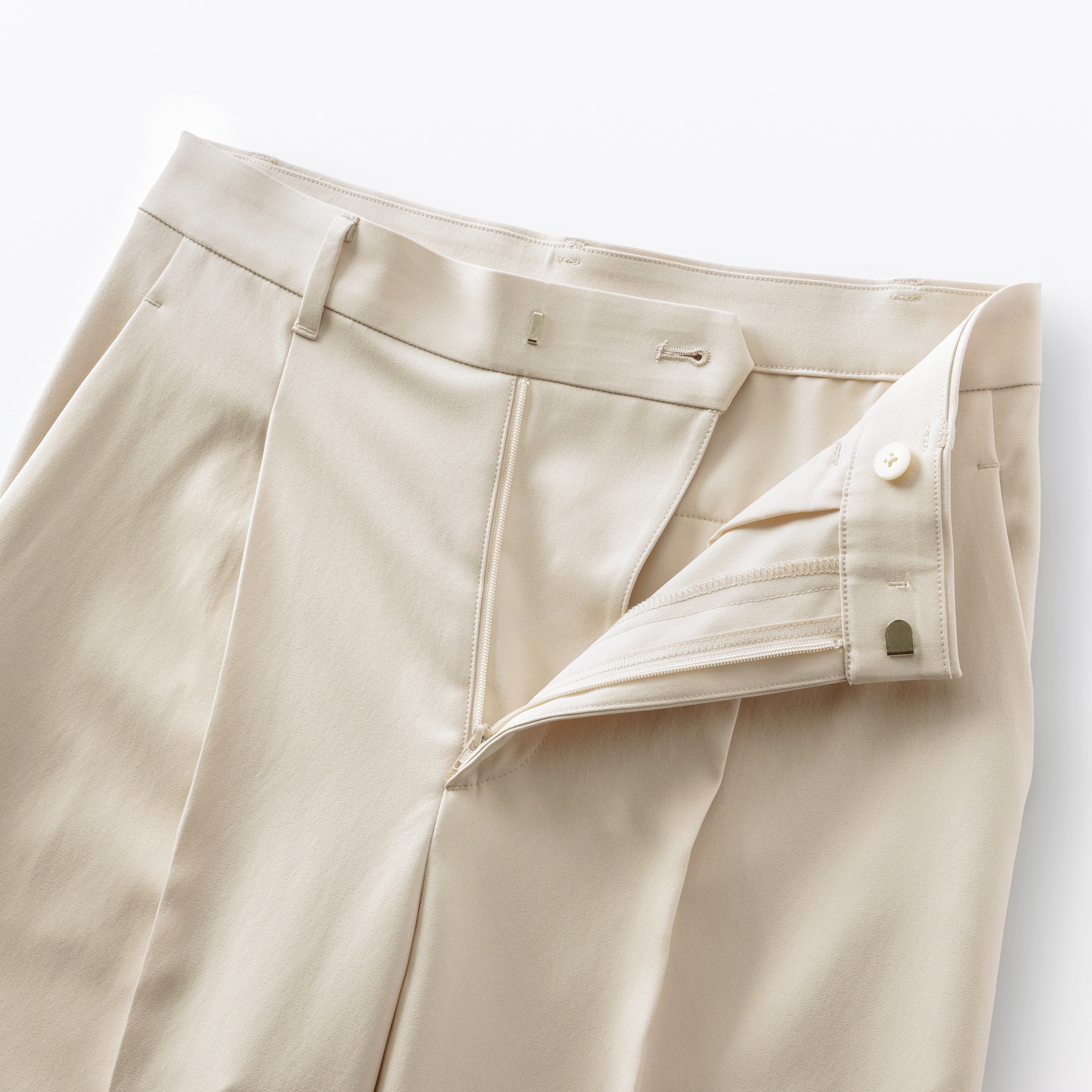 婦人　撥水ストレッチ　タックストレートパンツ