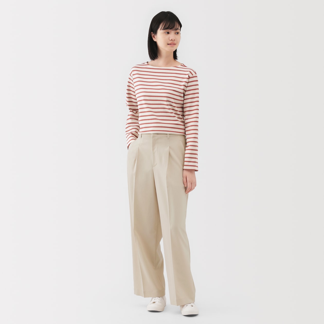 婦人　撥水ストレッチ　タックストレートパンツ