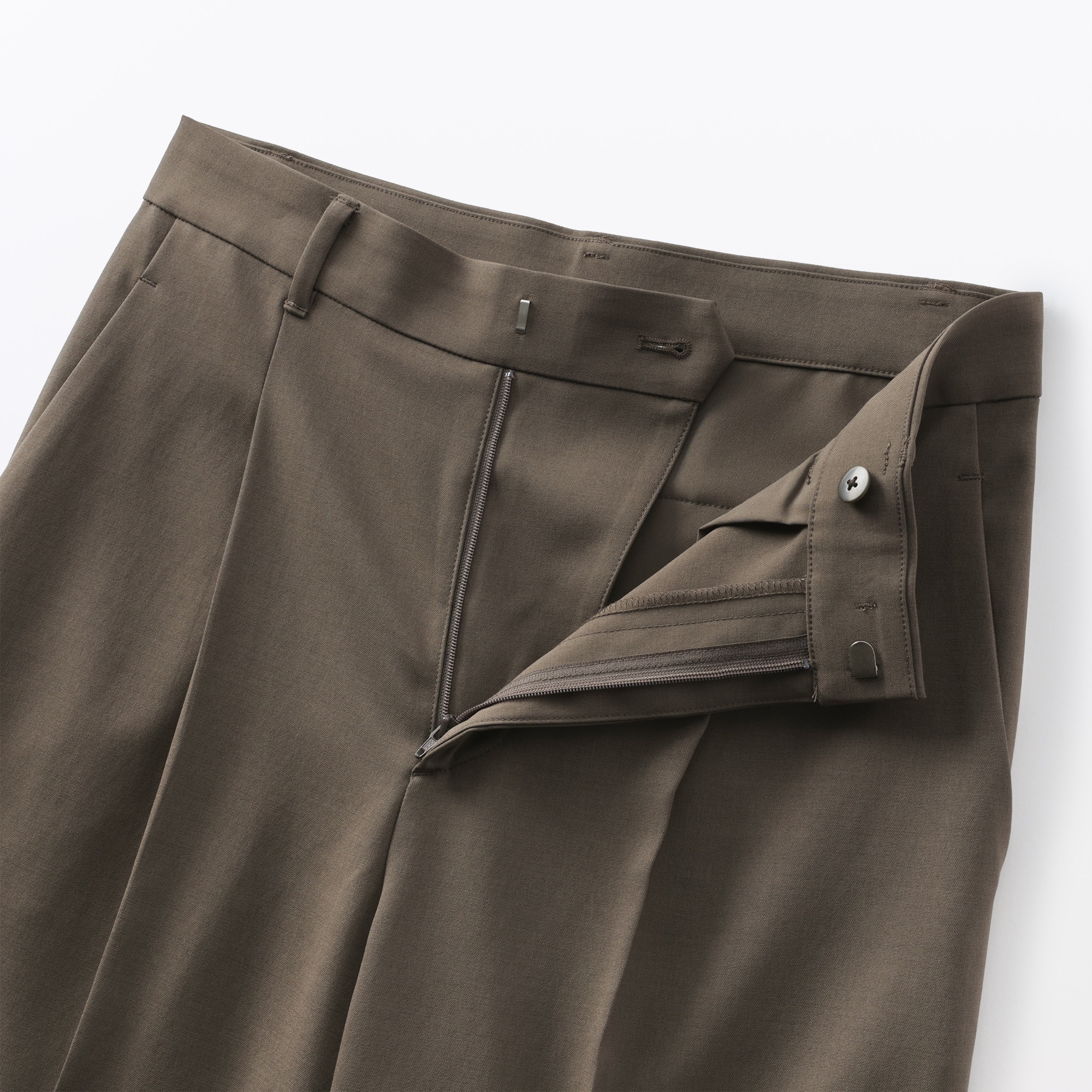 婦人　撥水ストレッチ　タックストレートパンツ