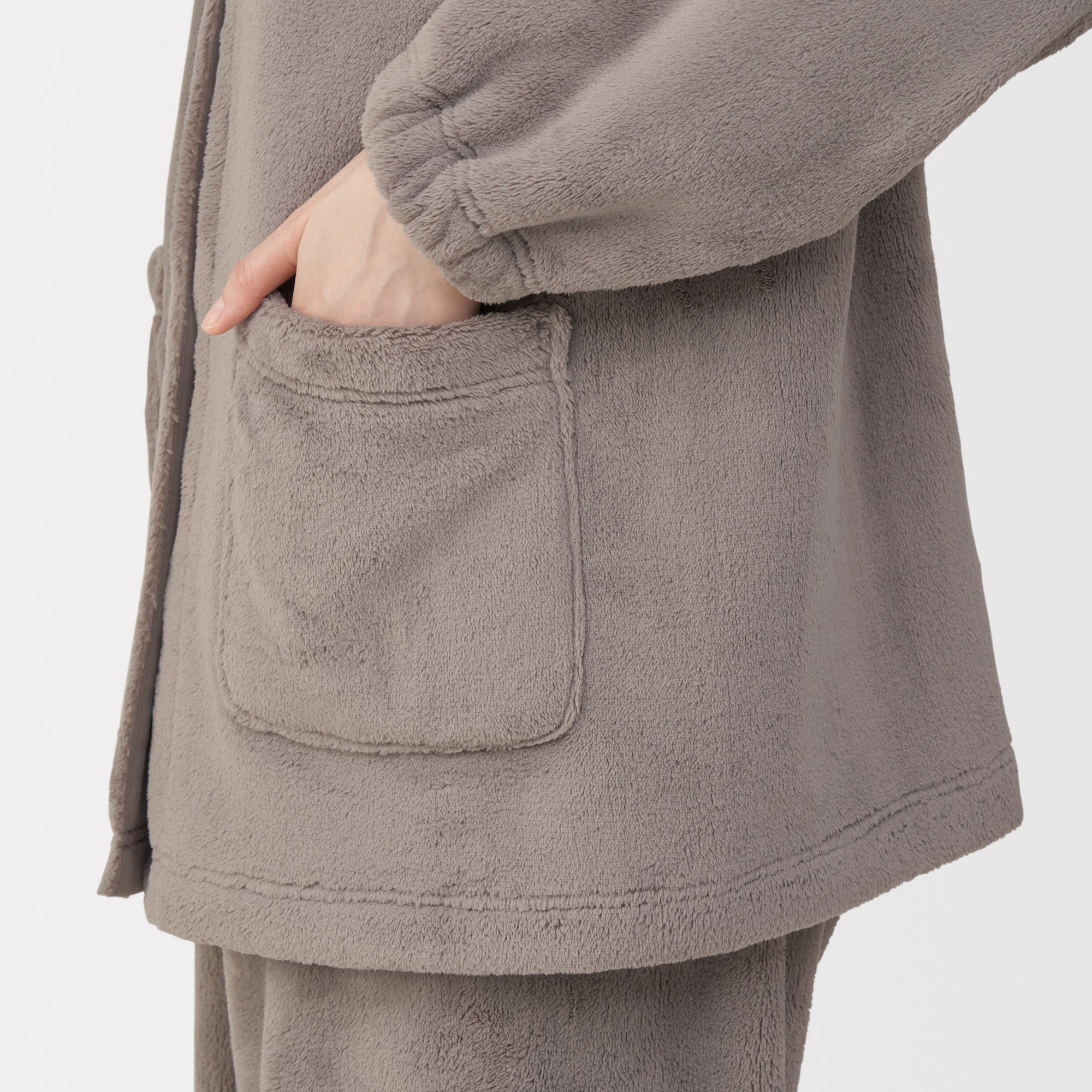 婦人　静電気が起きにくい　着る毛布パジャマ