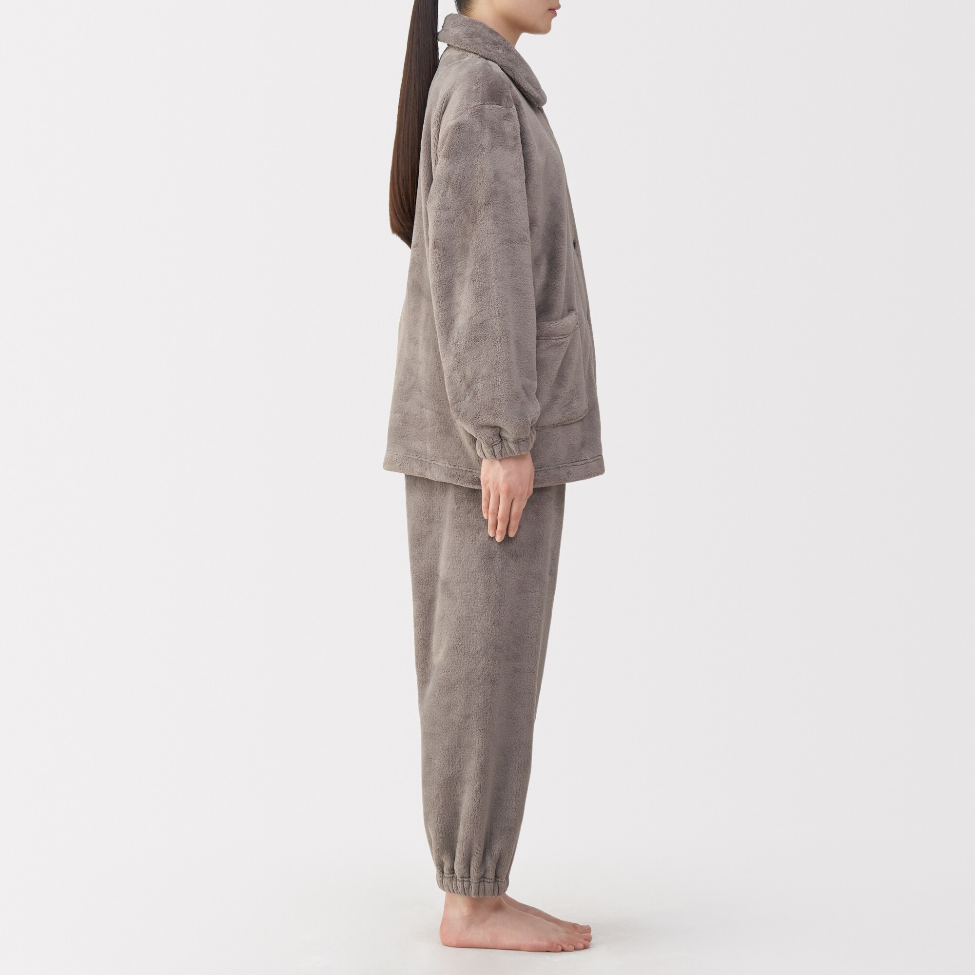 婦人　静電気が起きにくい　着る毛布パジャマ