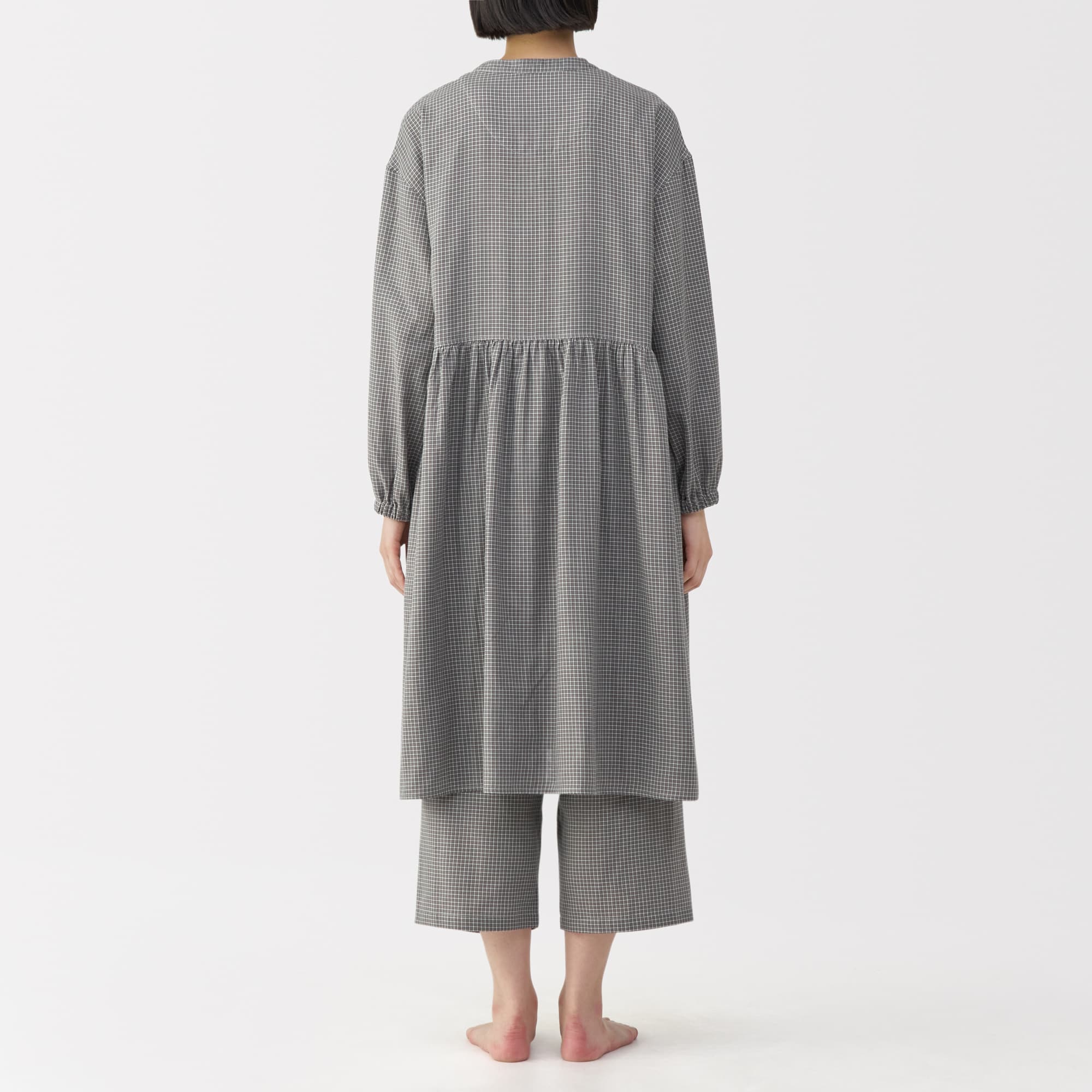 産後も使える　二重ガーゼ長袖パジャマ