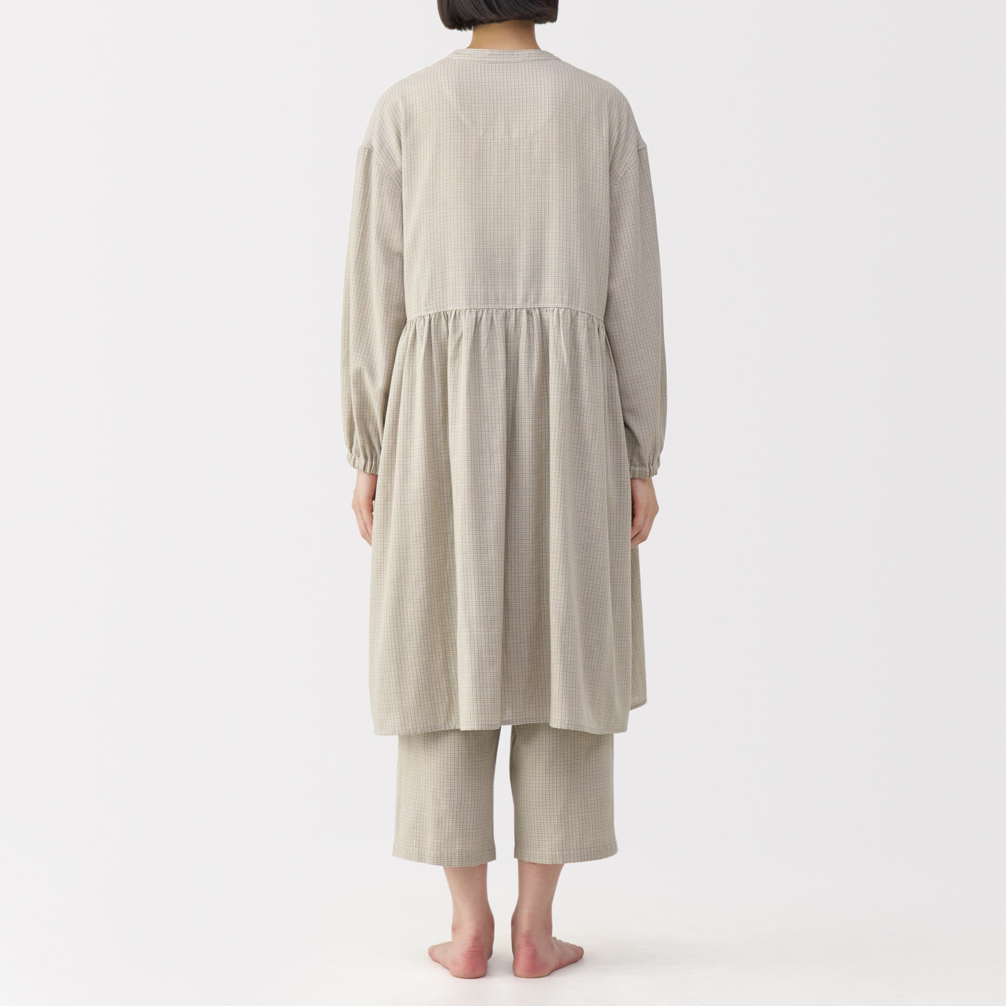 産後も使える　二重ガーゼ長袖パジャマ