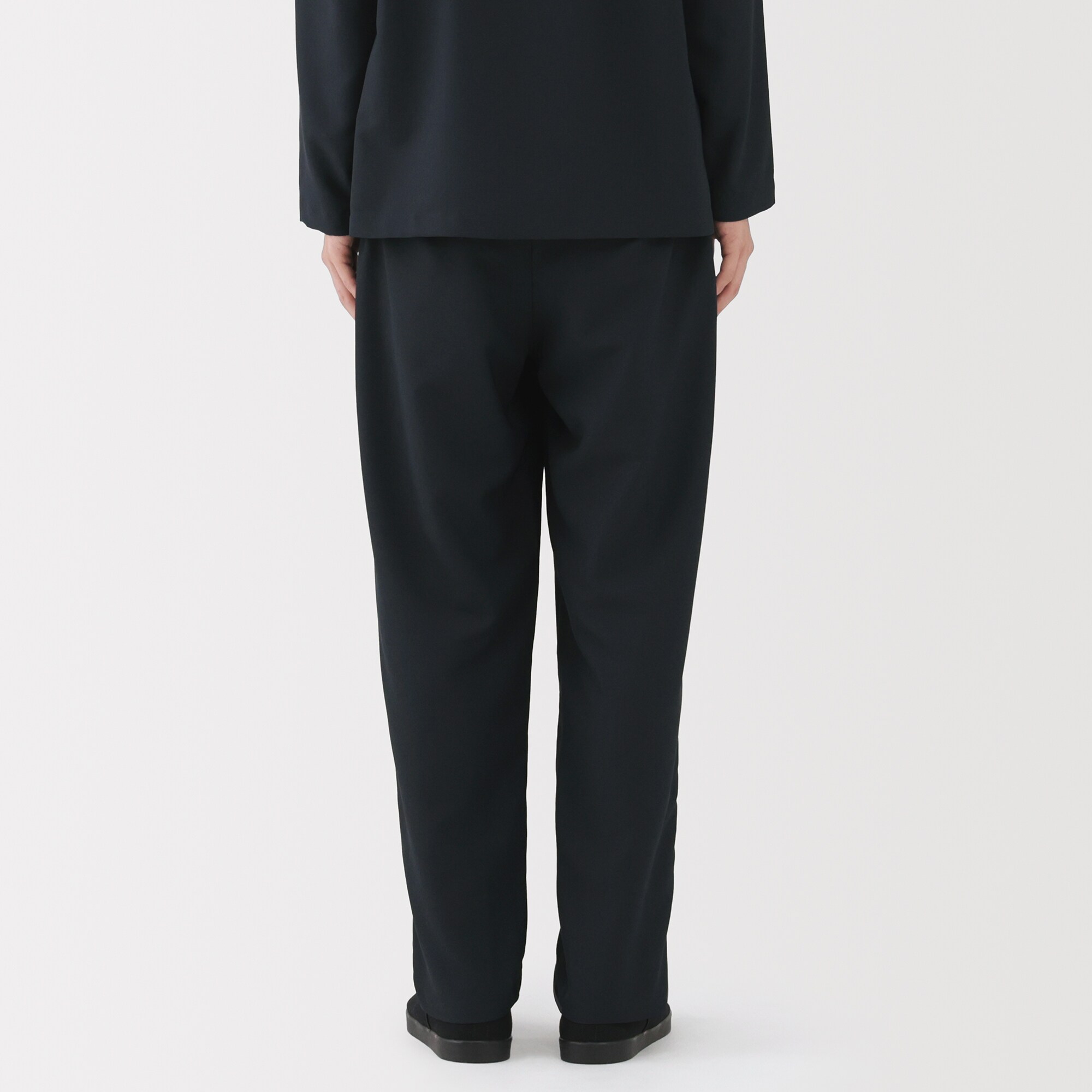 紳士　風を通すストレッチテーパードパンツ