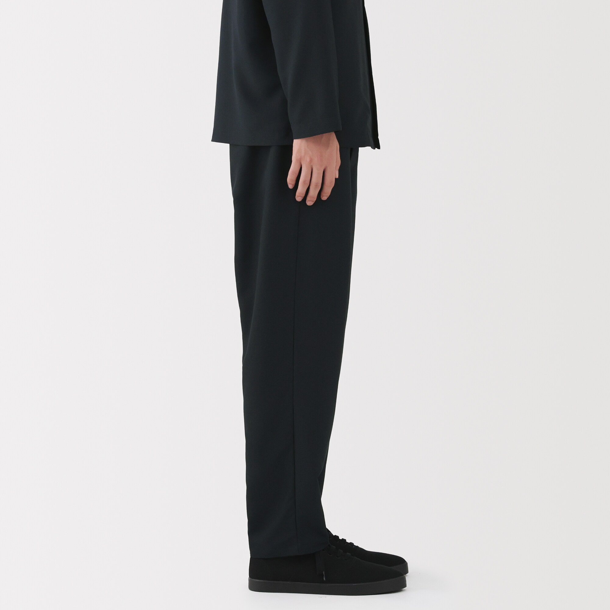 紳士　風を通すストレッチテーパードパンツ