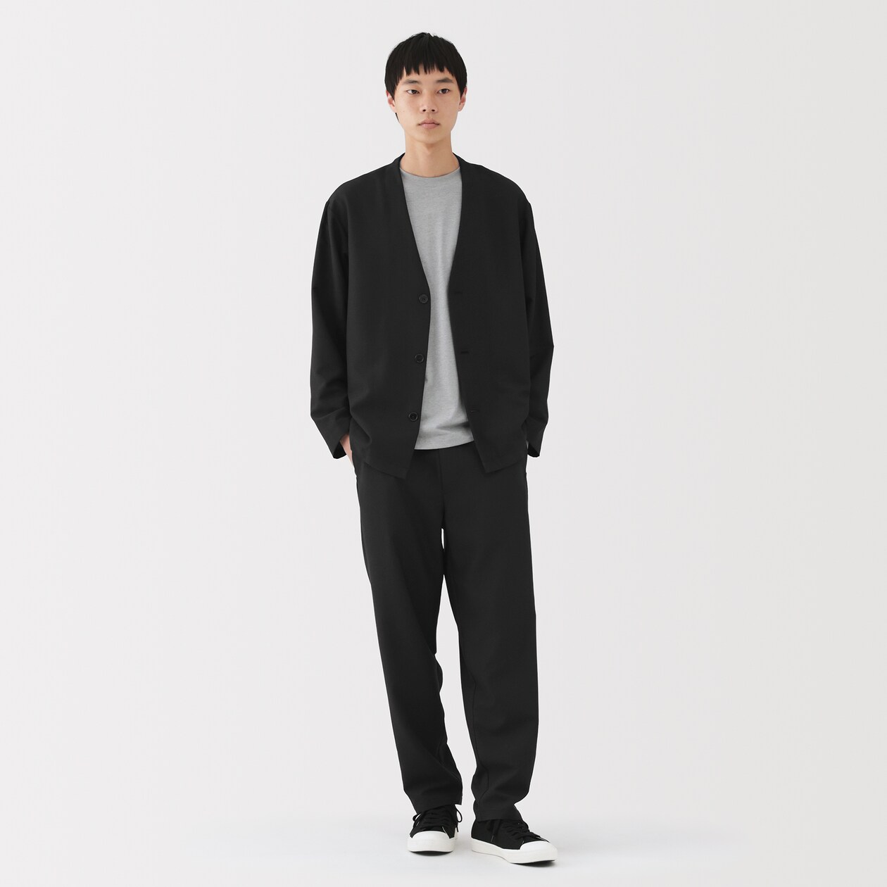 紳士　風を通すストレッチテーパードパンツ