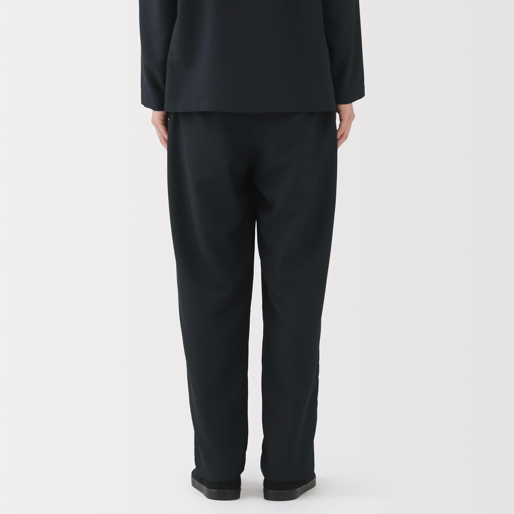 紳士　風を通すストレッチテーパードパンツ