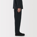 紳士　風を通すストレッチテーパードパンツ