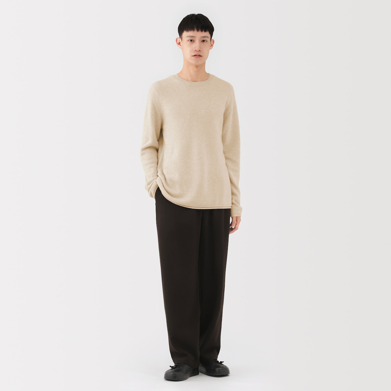 紳士　自然のまんまの色　カシミヤクルーネックセーター