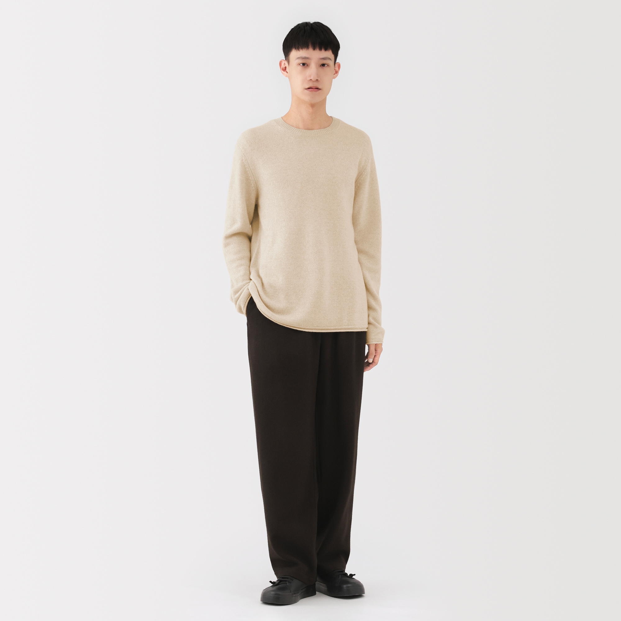 紳士　自然のまんまの色　カシミヤクルーネックセーター