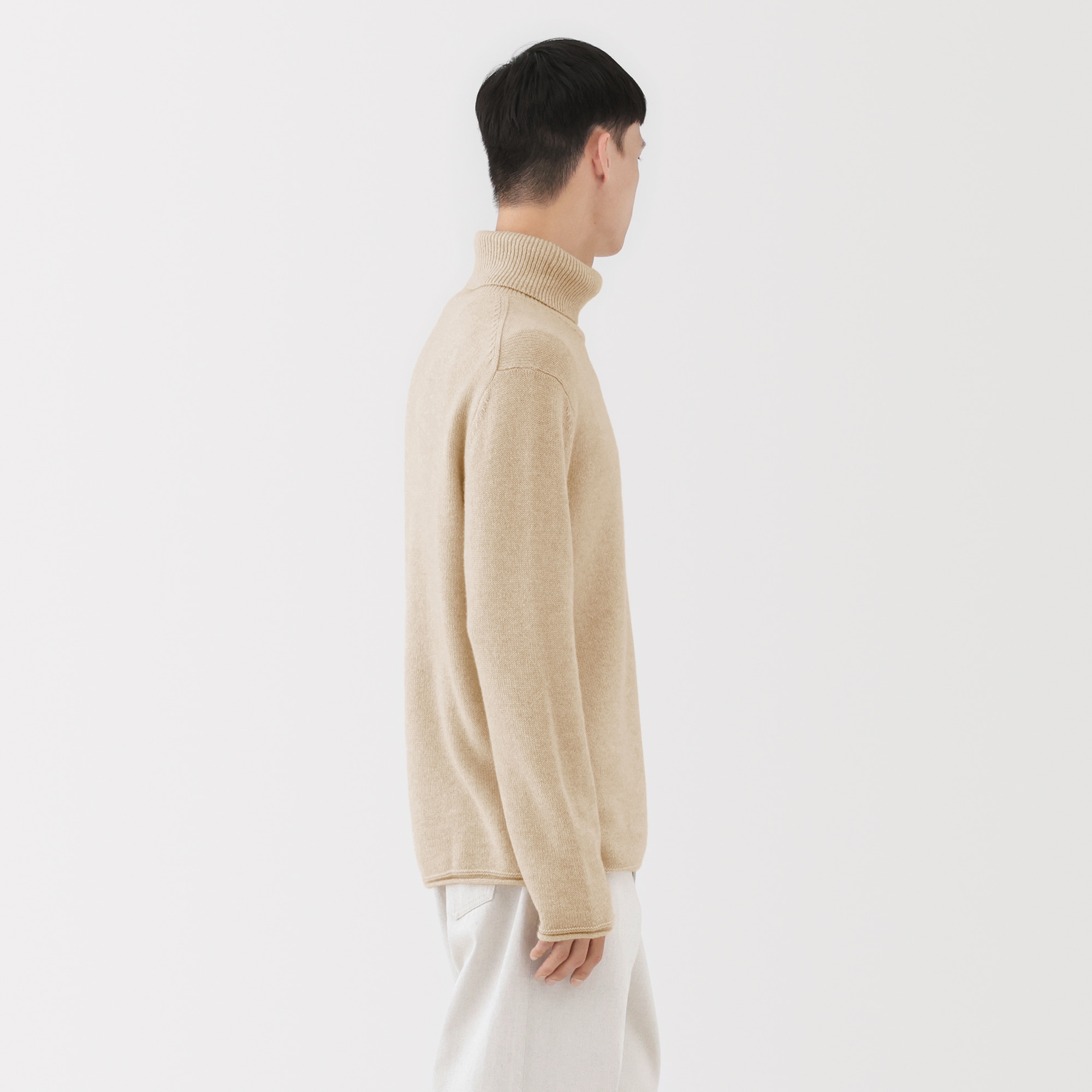 紳士　自然のまんまの色　カシミヤタートルネックセーター
