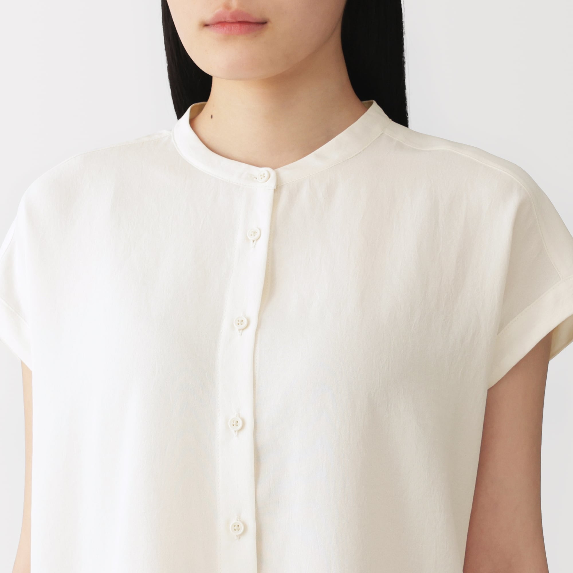 婦人　風を通す　フレンチスリーブブラウス