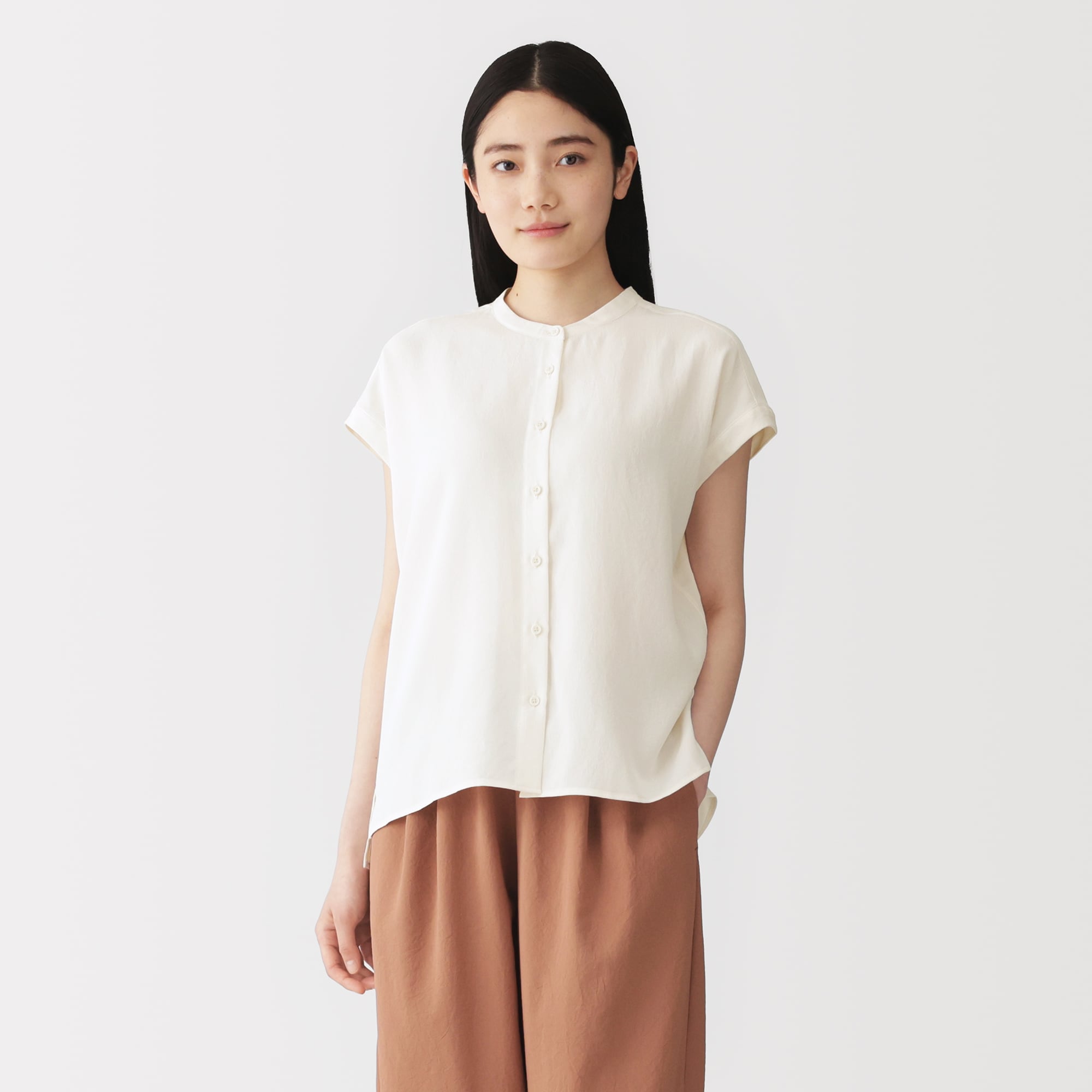 婦人　風を通す　フレンチスリーブブラウス