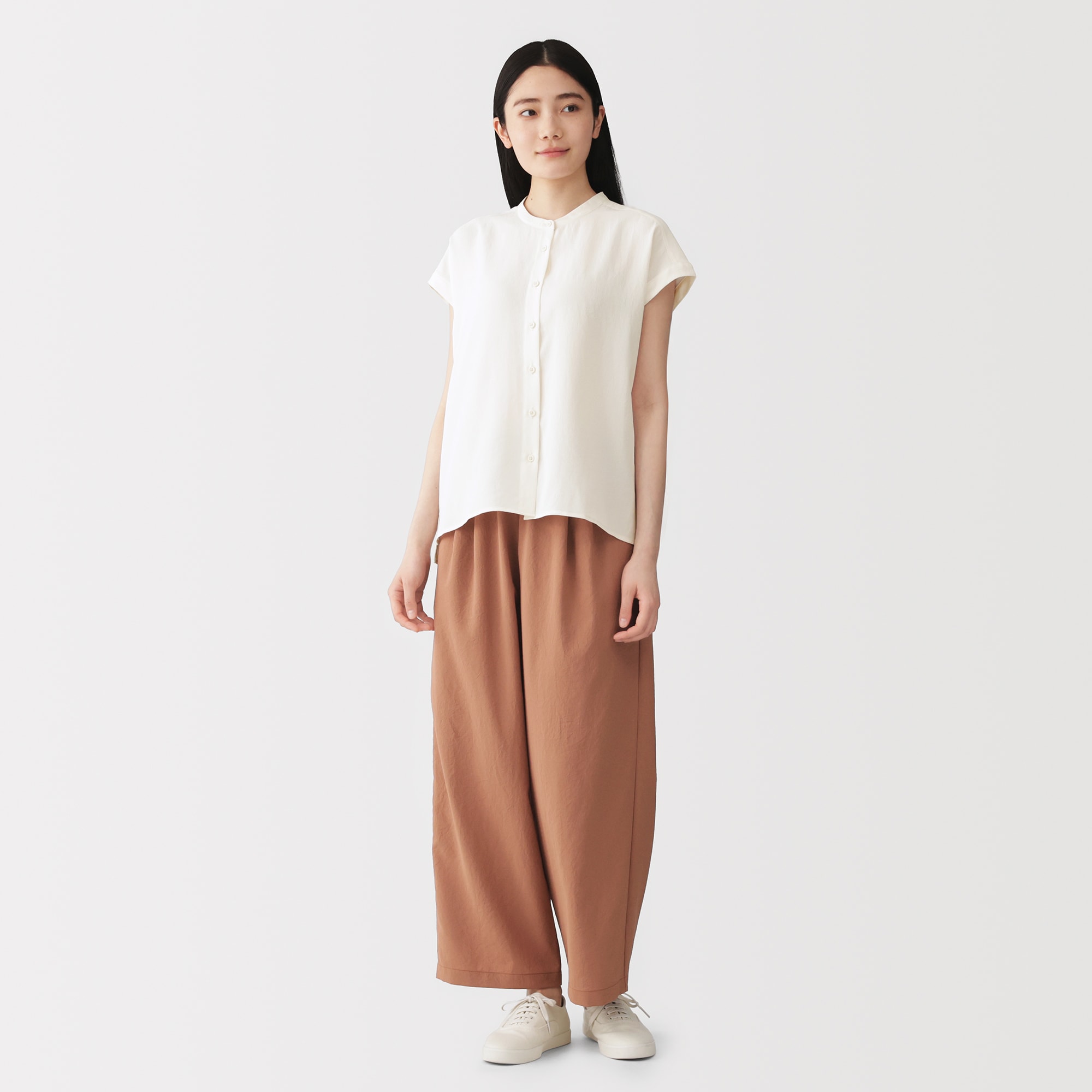 婦人　風を通す　フレンチスリーブブラウス