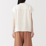 婦人　風を通す　フレンチスリーブブラウス