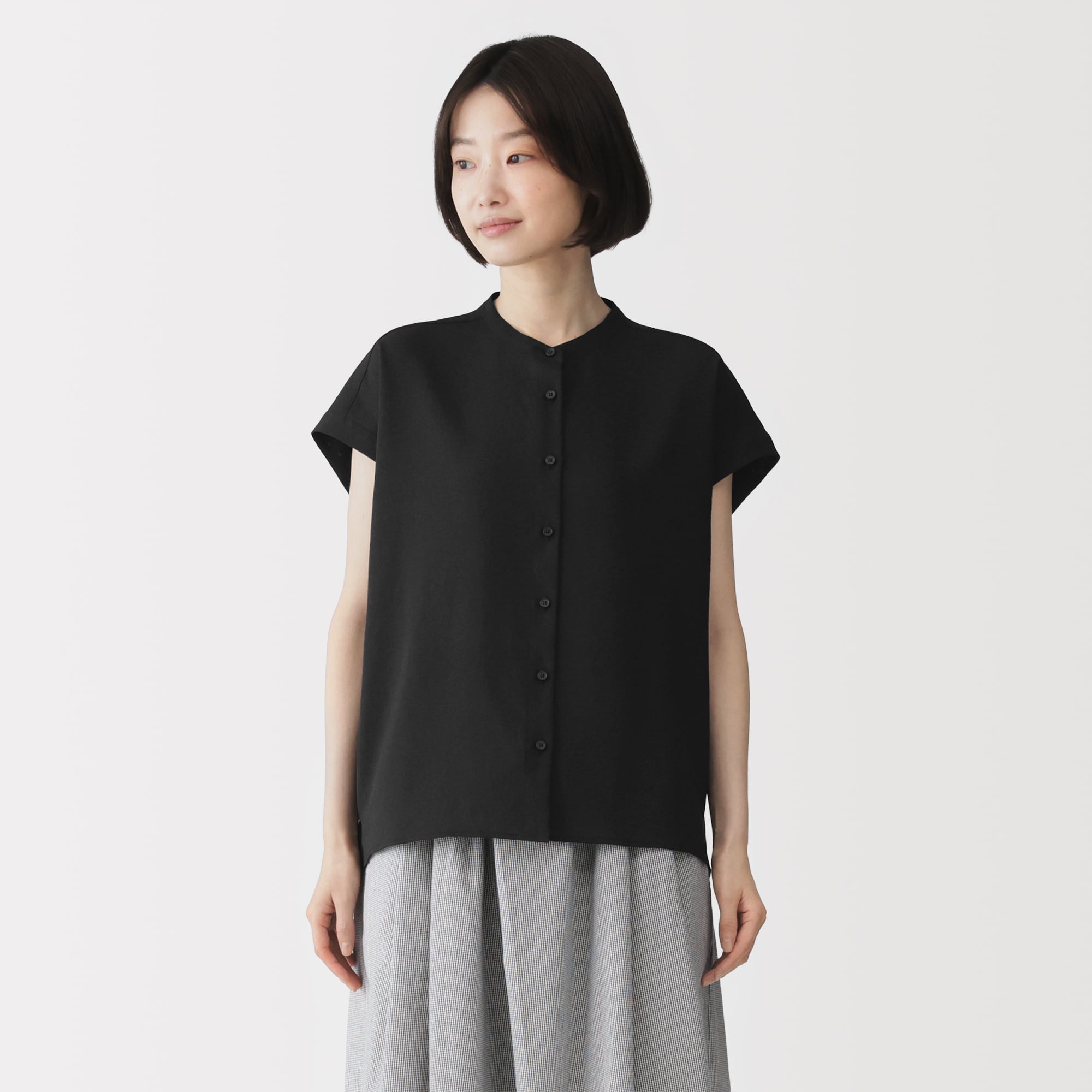 婦人　風を通す　フレンチスリーブブラウス