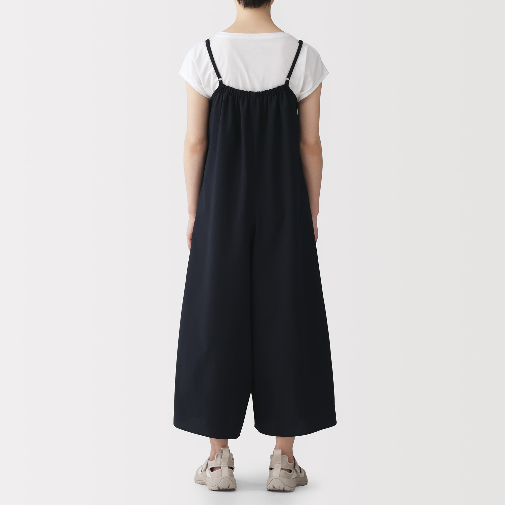 婦人　風を通す　ストレッチサッカーサロペット