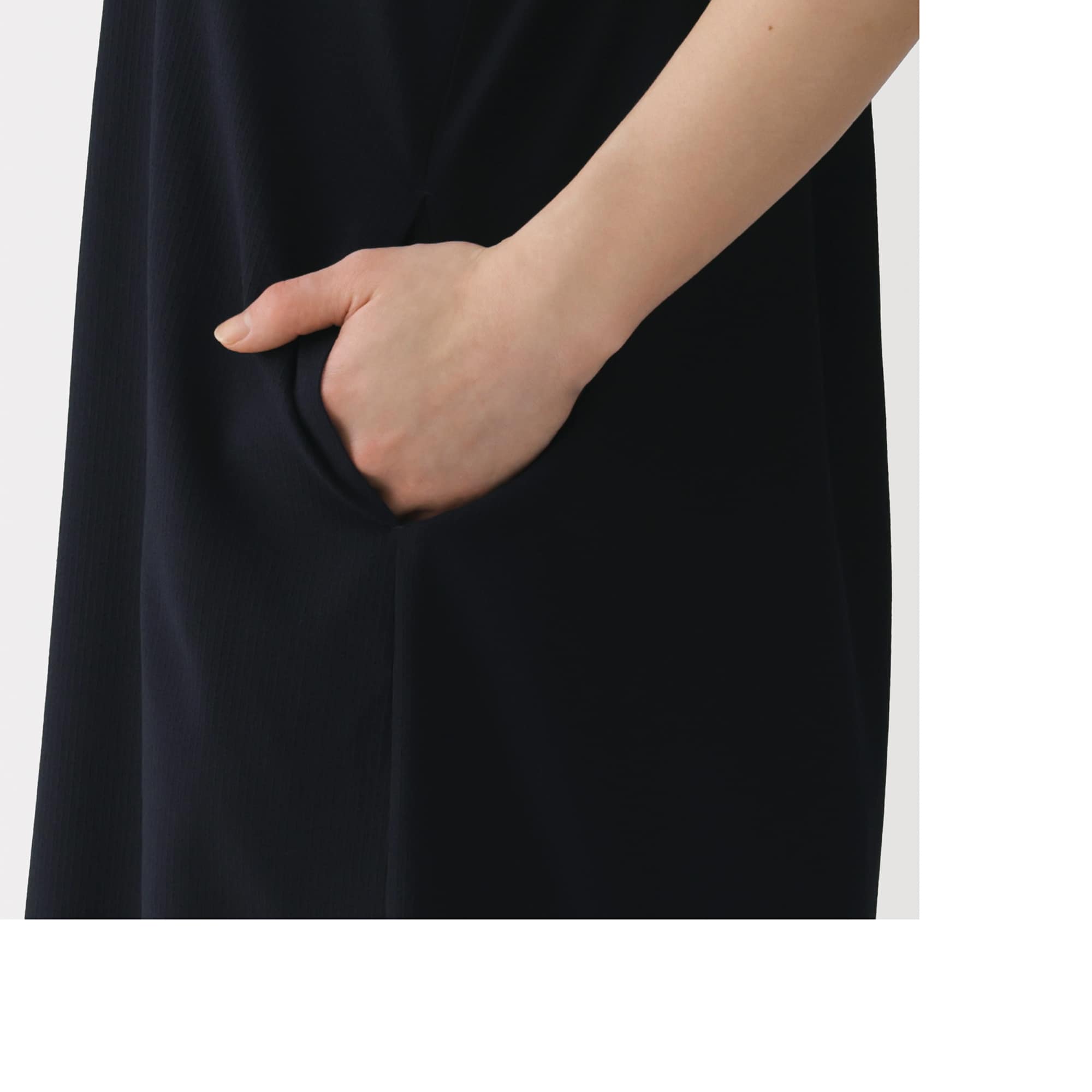 婦人　風を通す　ストレッチサッカーサロペット