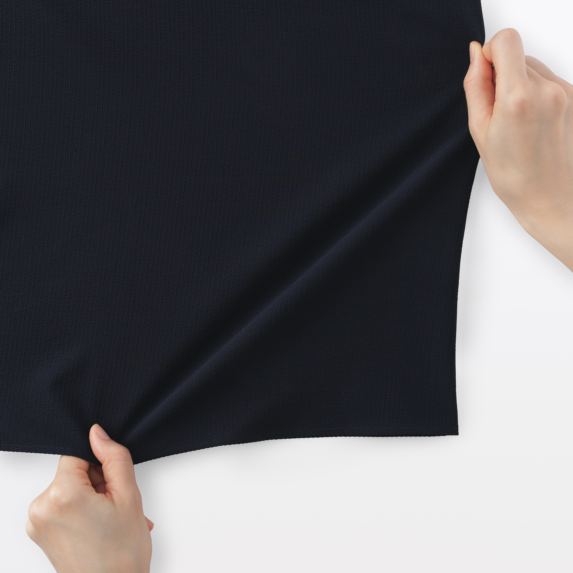 婦人　風を通す　ストレッチサッカーサロペット