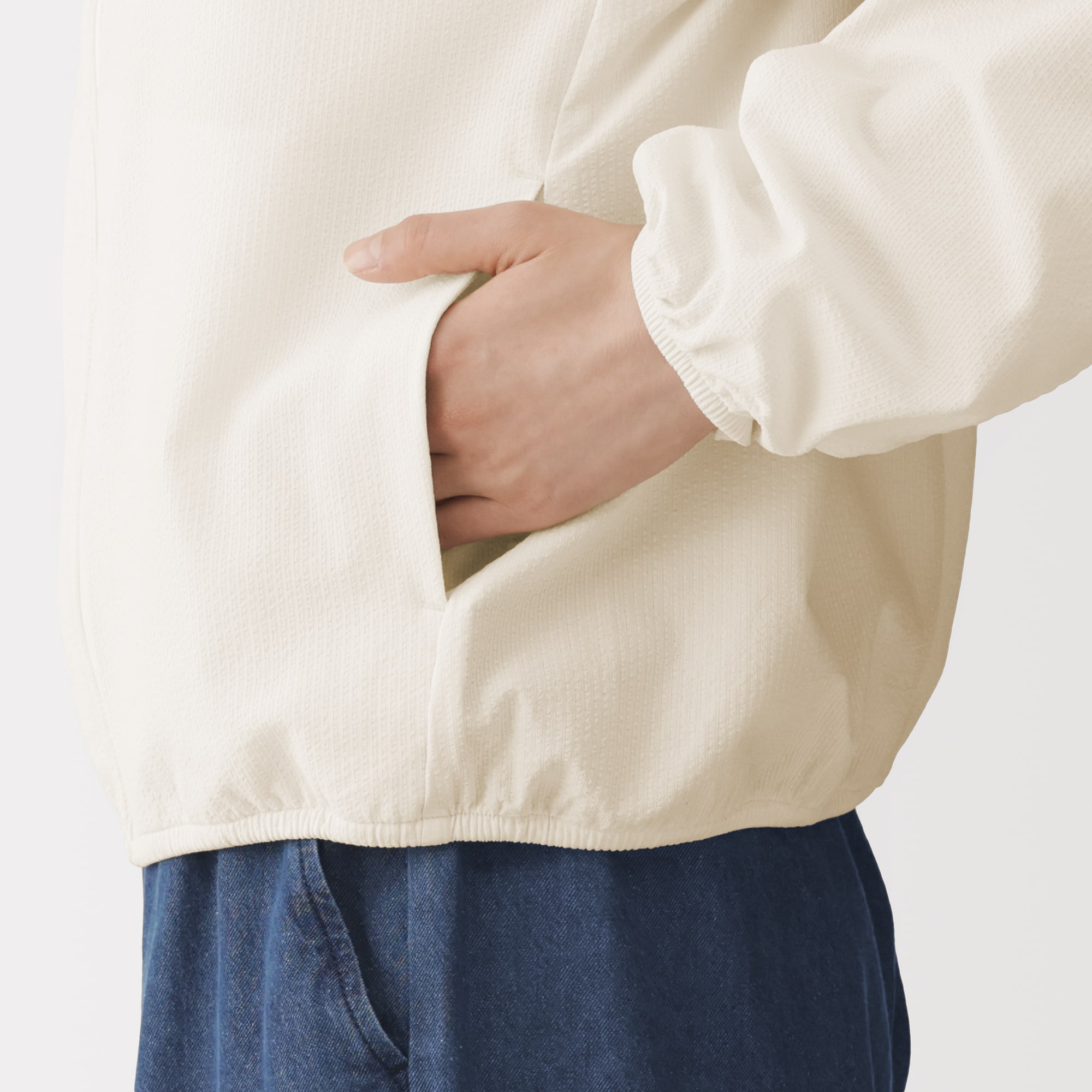 婦人　風を通すストレッチサッカー　ＵＶカット　フルジップパーカ