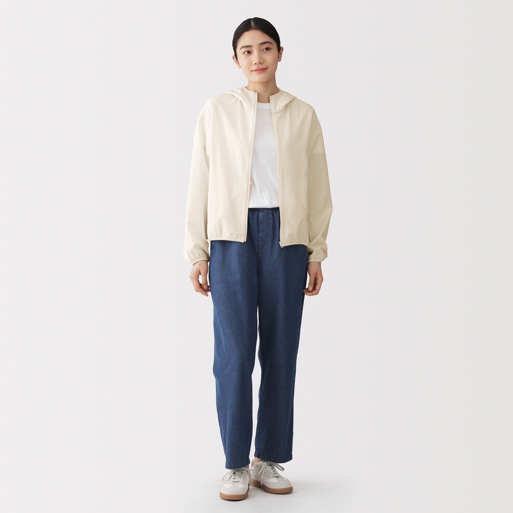 婦人　風を通すストレッチサッカー　ＵＶカット　フルジップパーカ