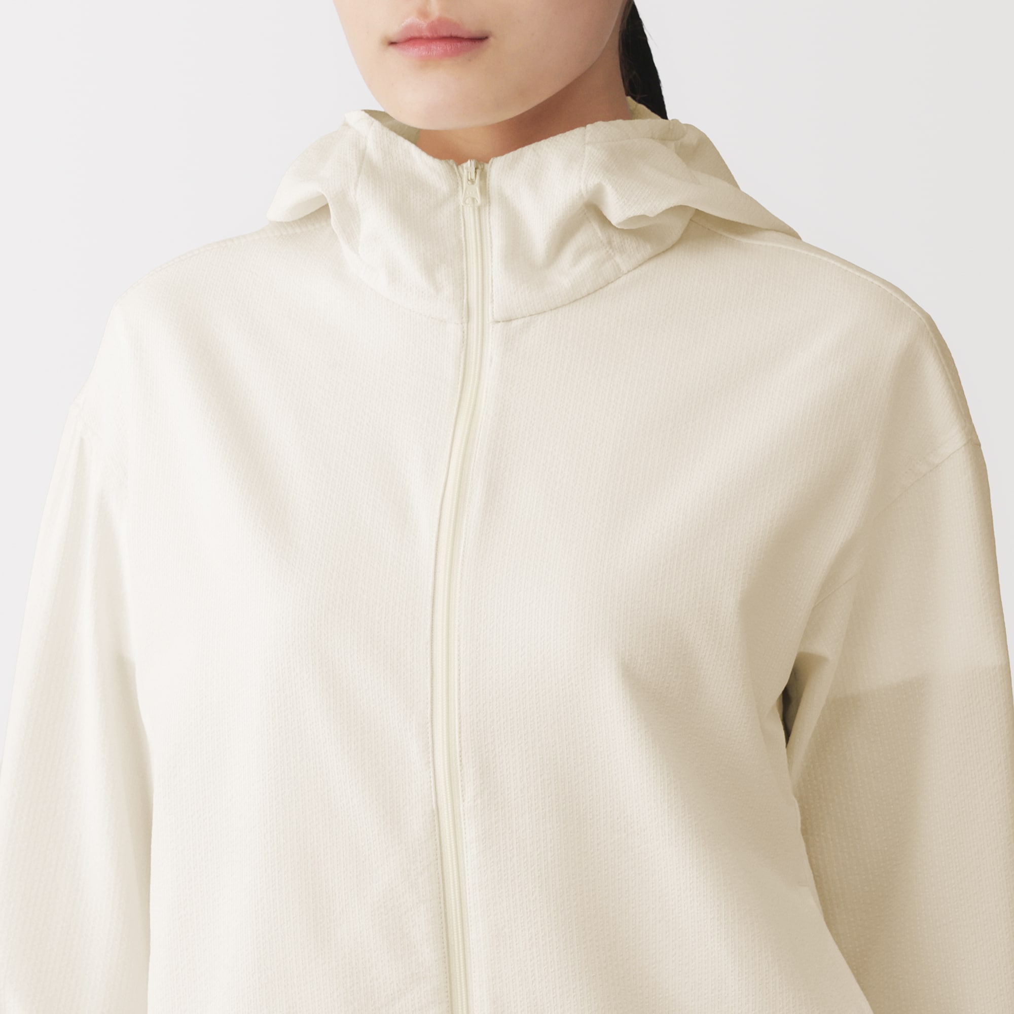 婦人　風を通すストレッチサッカー　ＵＶカット　フルジップパーカ