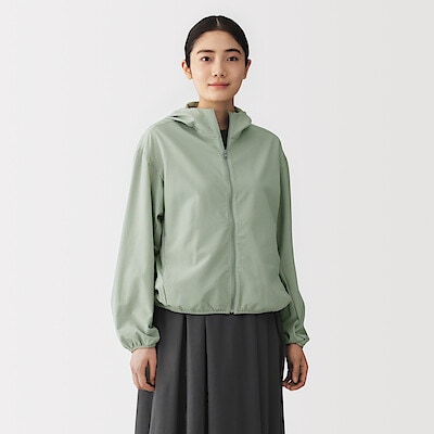 婦人　風を通すストレッチサッカー　ＵＶカット　フルジップパーカ