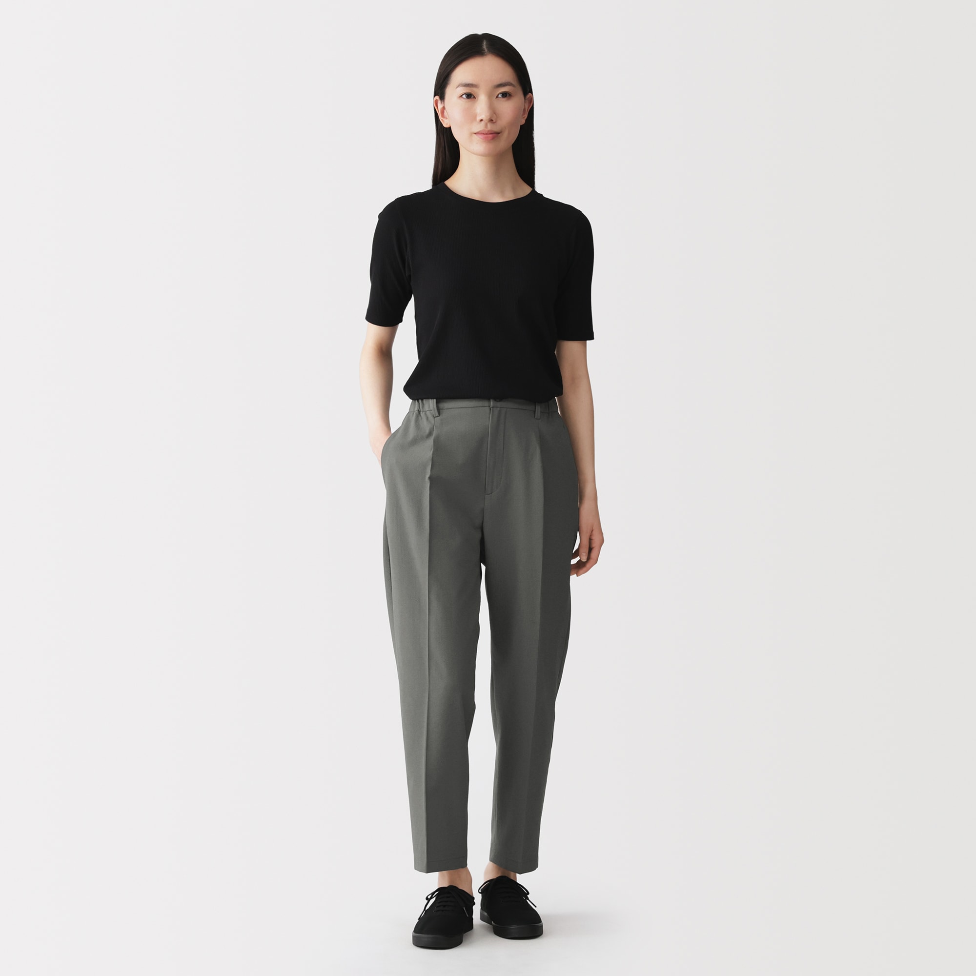 婦人　風を通す　ストレッチサッカーイージーテーパードパンツ