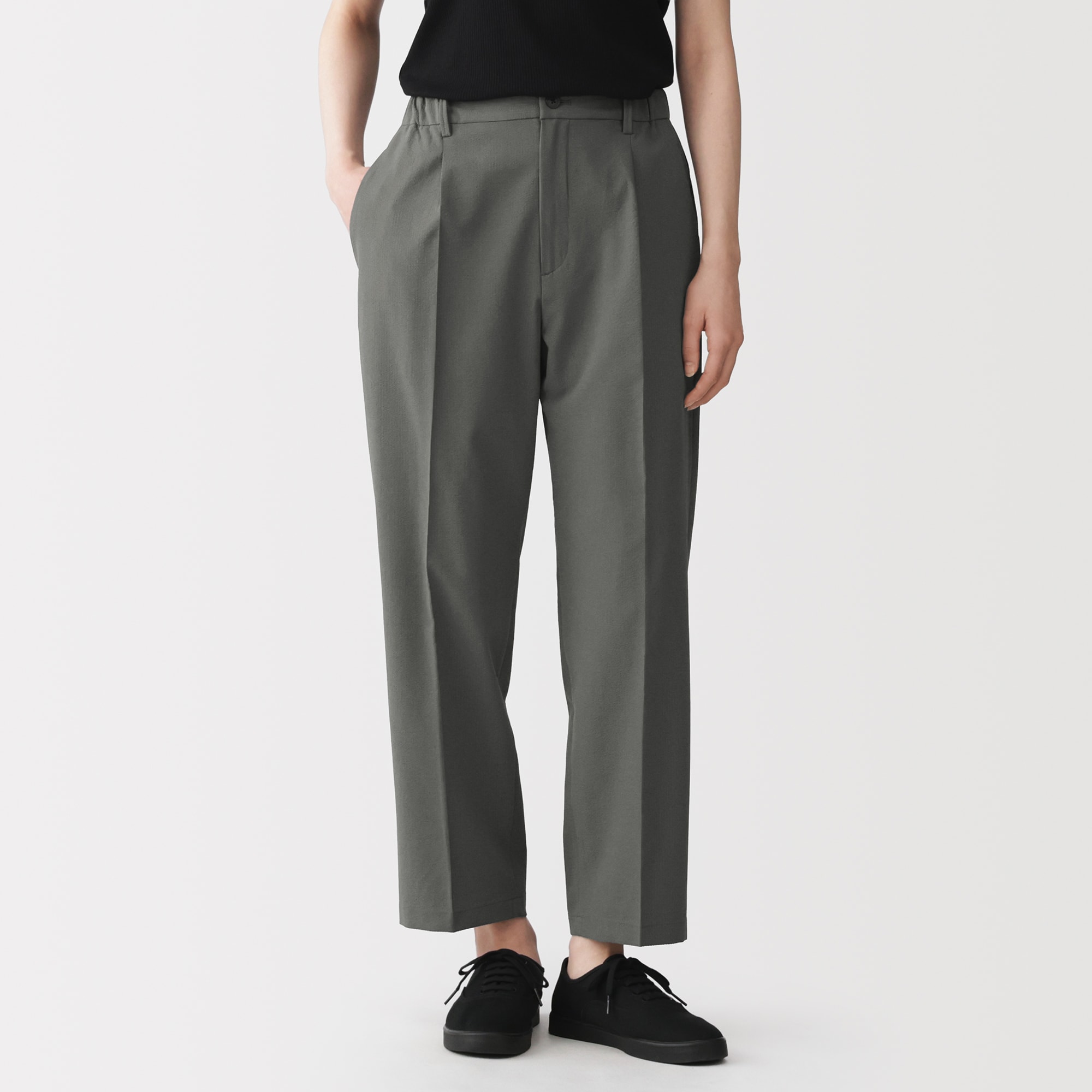 婦人　風を通す　ストレッチサッカーイージーテーパードパンツ