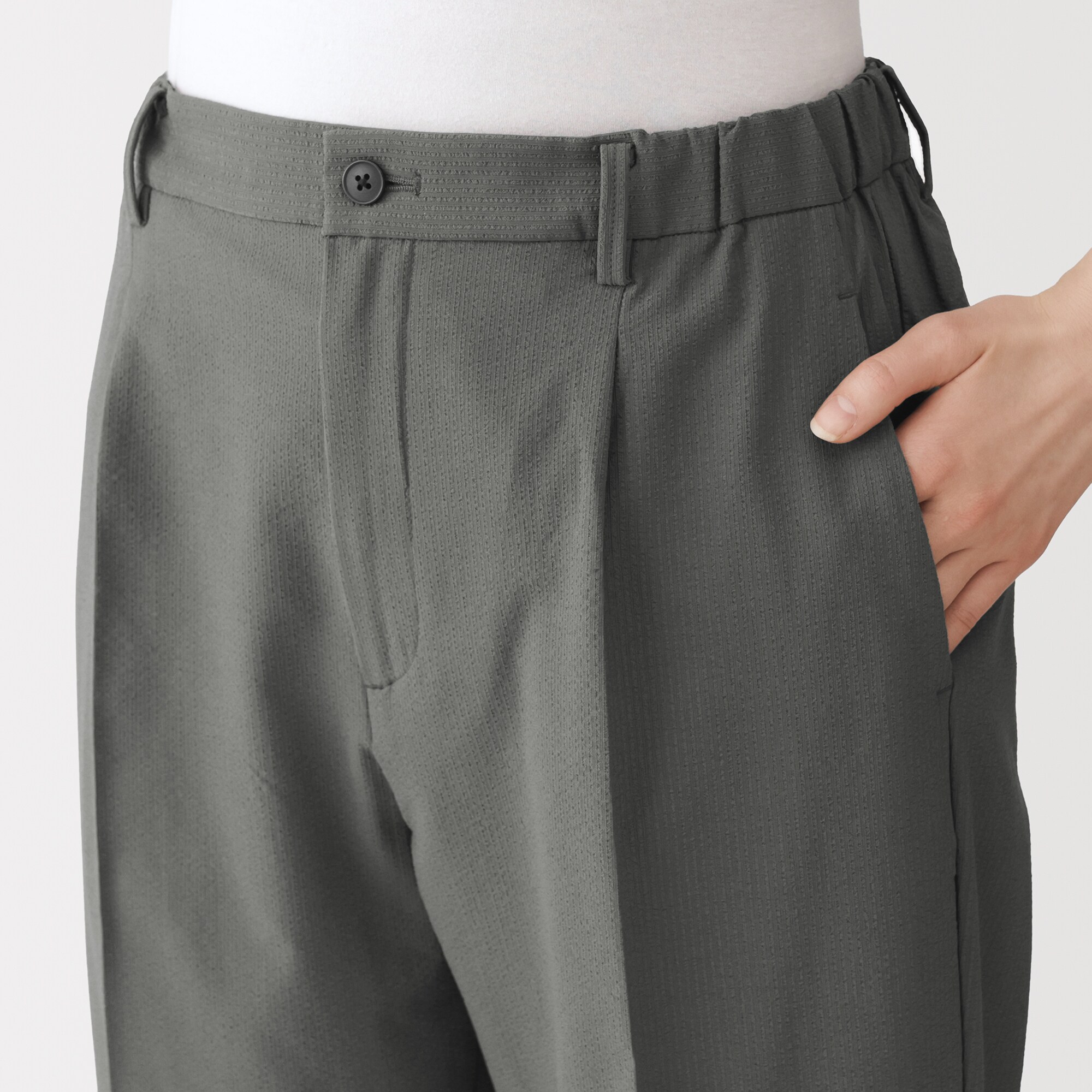 婦人　風を通す　ストレッチサッカーイージーテーパードパンツ