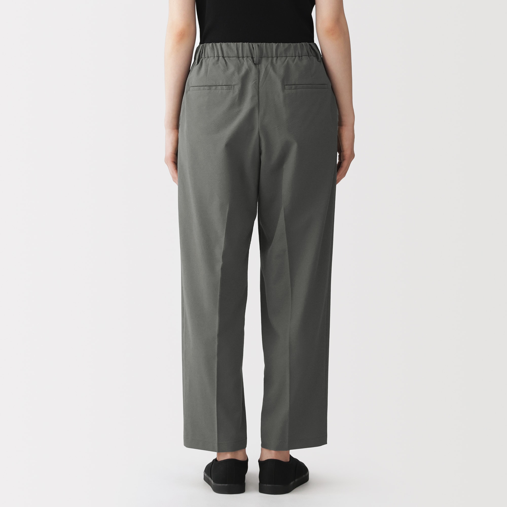 婦人　風を通す　ストレッチサッカーイージーテーパードパンツ