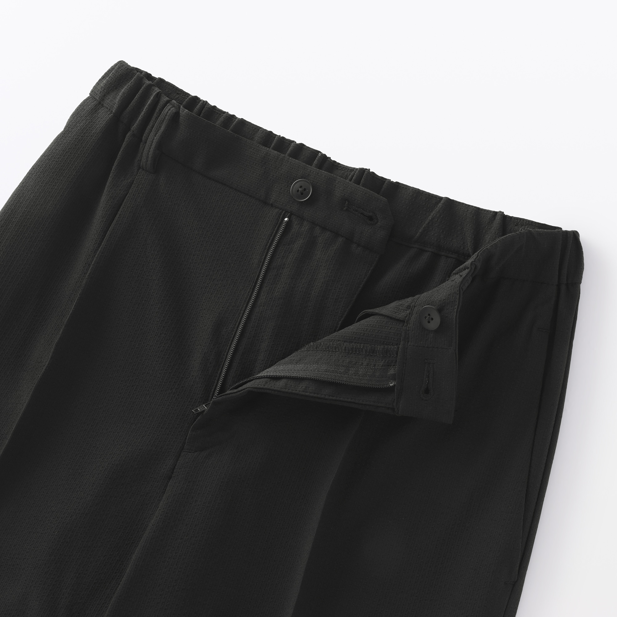 婦人　風を通す　ストレッチサッカーイージーテーパードパンツ