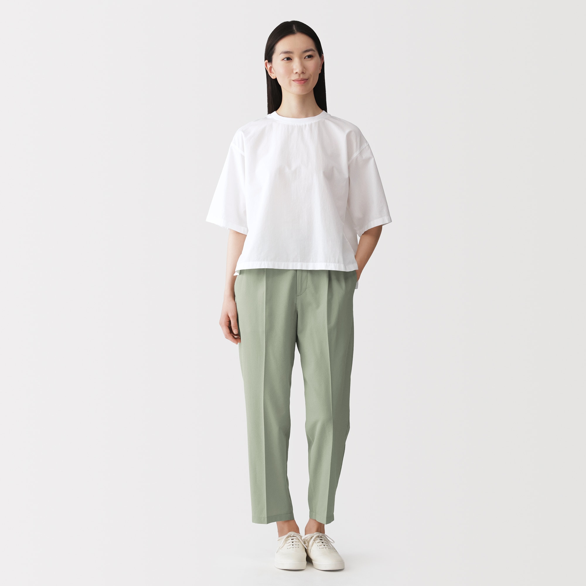 婦人　風を通す　ストレッチサッカーイージーテーパードパンツ