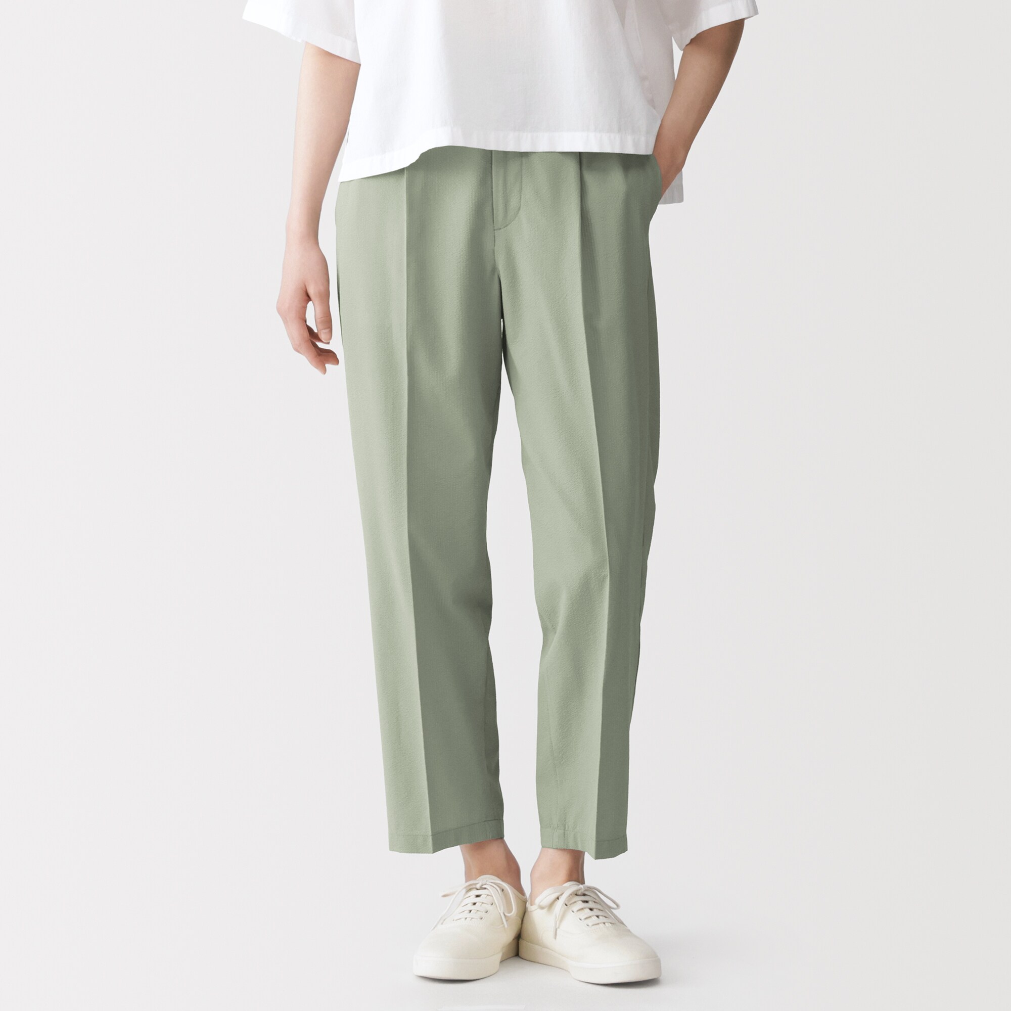 婦人　風を通す　ストレッチサッカーイージーテーパードパンツ