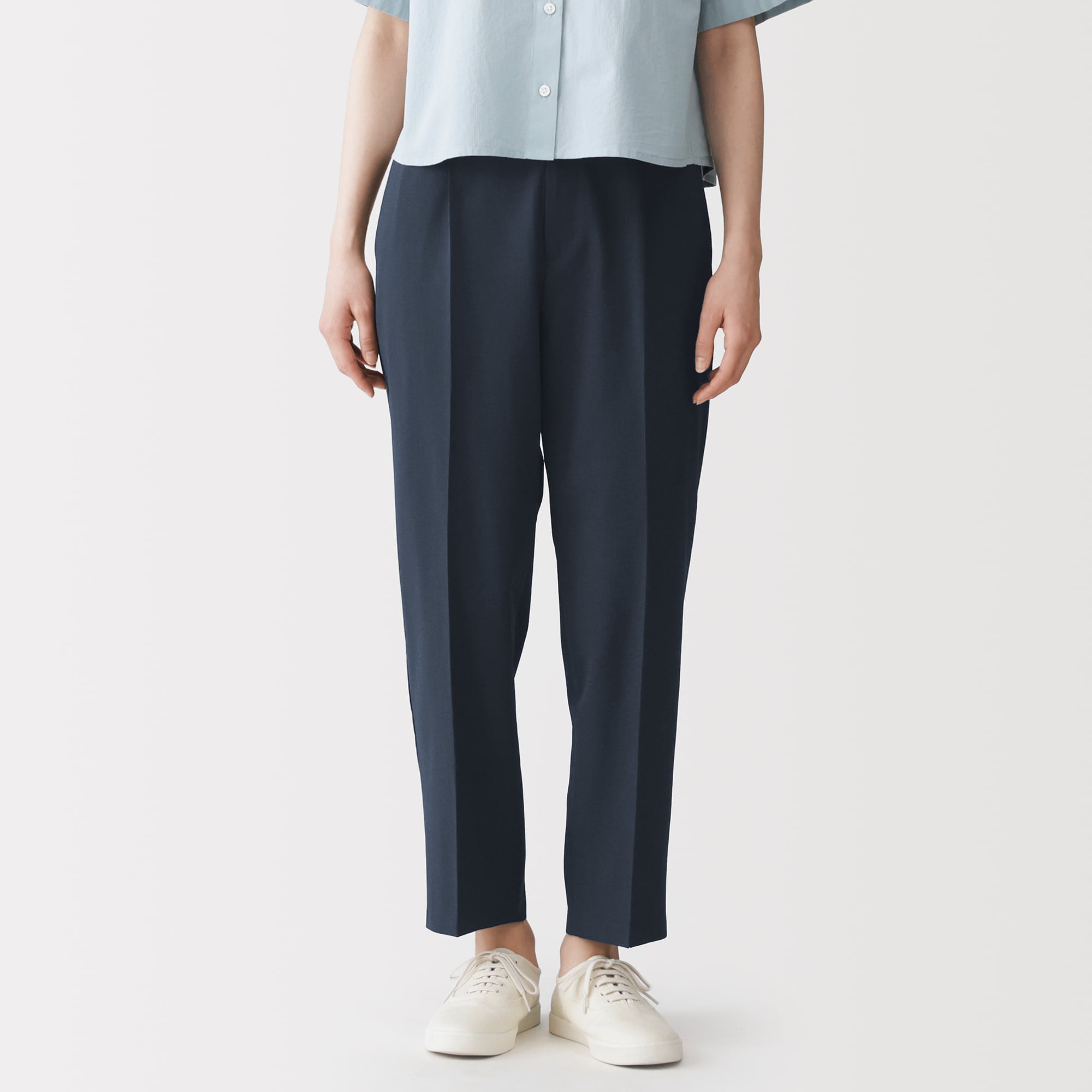 婦人　風を通す　ストレッチサッカーイージーテーパードパンツ