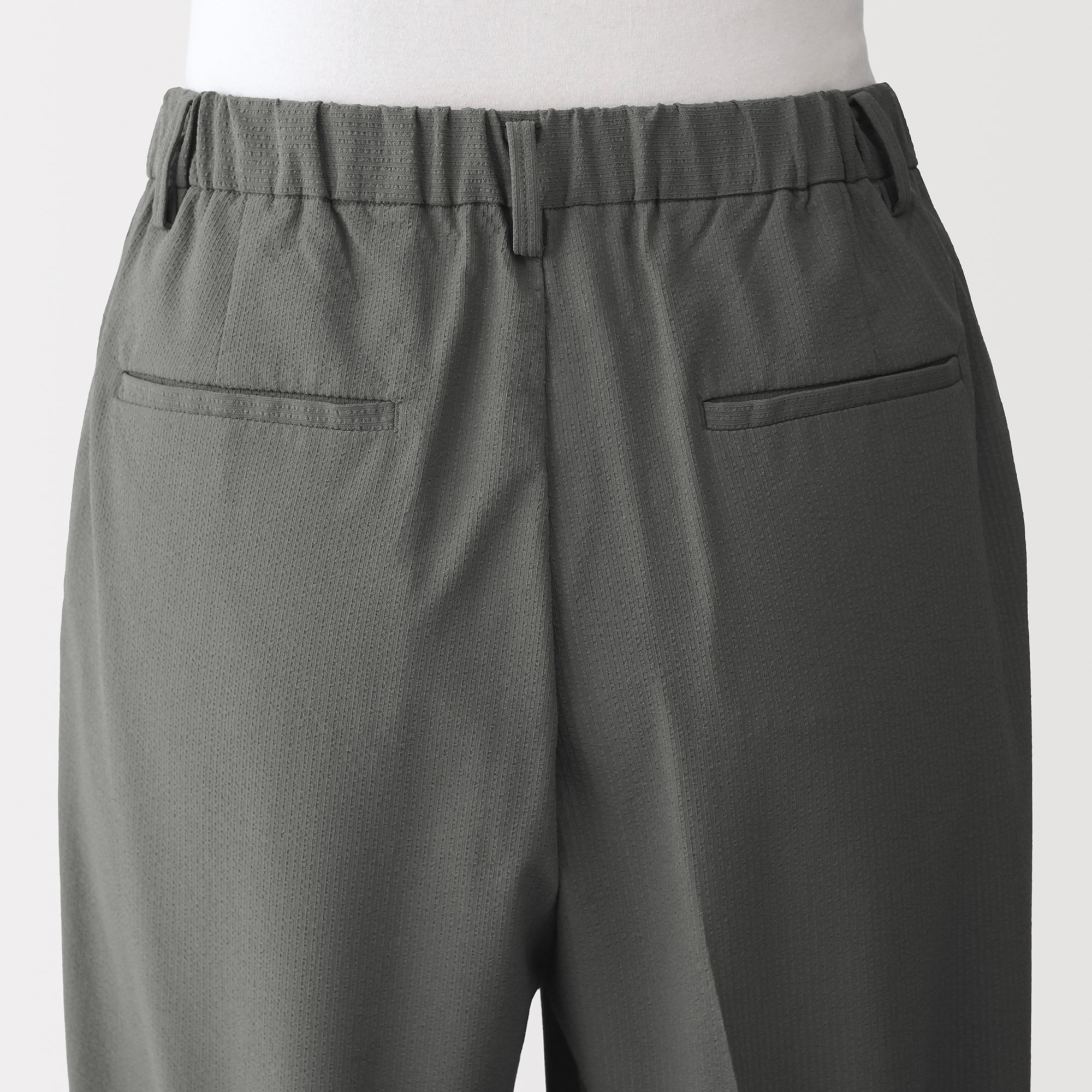 婦人　風を通す　ストレッチサッカーイージーテーパードパンツ