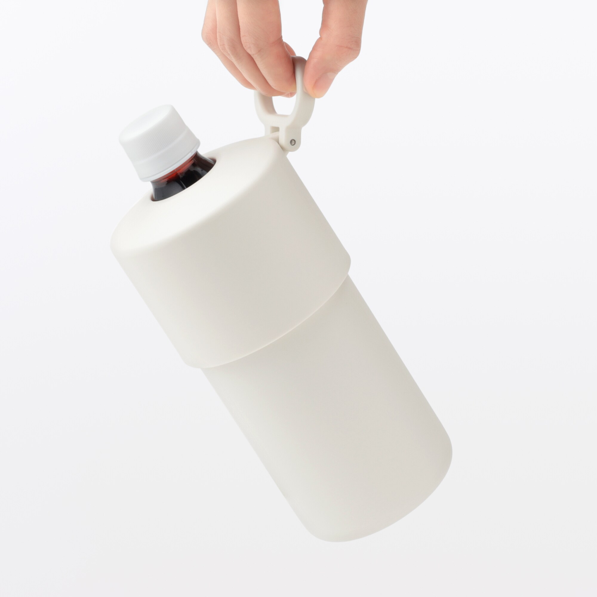 冷やしたまま持ち運べる　ペットボトル用保冷ホルダー