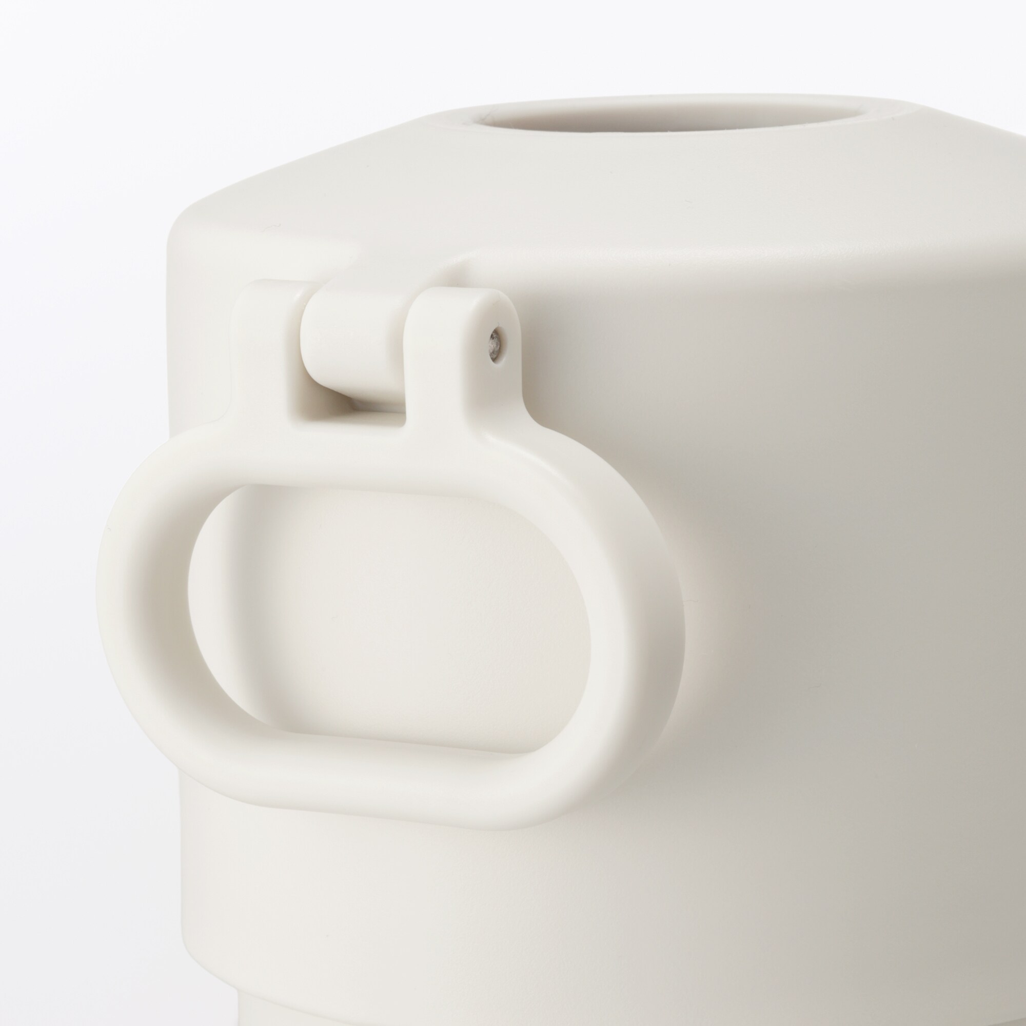 冷やしたまま持ち運べる　ペットボトル用保冷ホルダー