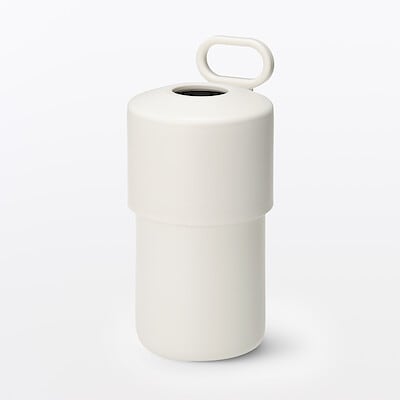 冷やしたまま持ち運べる　ペットボトル用保冷ホルダー　たためる持ち手付き　５００ー６５０ｍＬ用