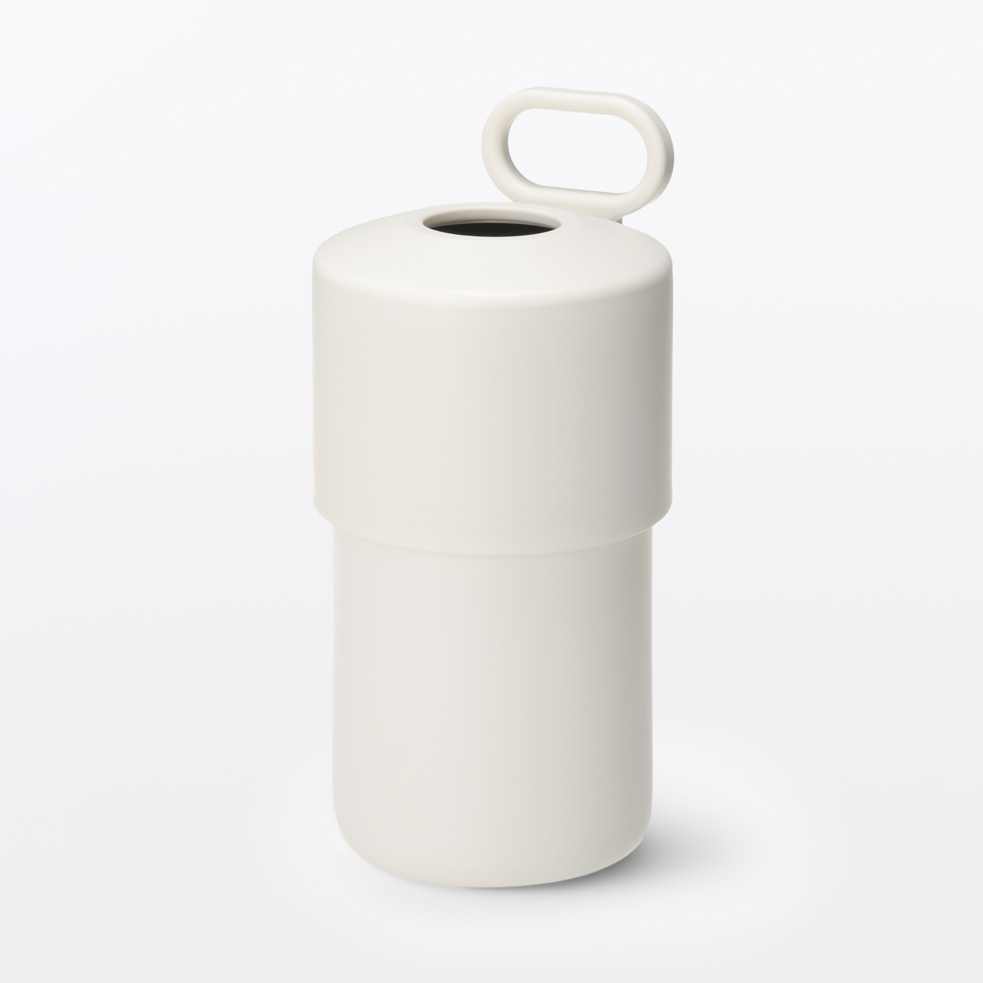 冷やしたまま持ち運べる　ペットボトル用保冷ホルダー