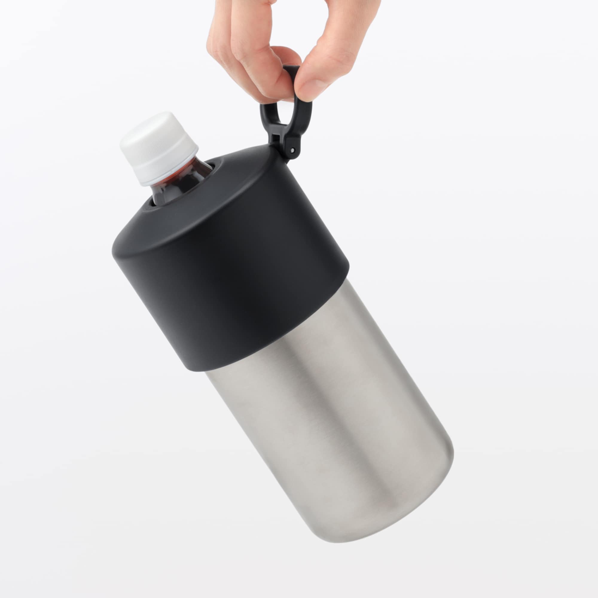 冷やしたまま持ち運べる　ペットボトル用保冷ホルダー