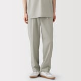 紳士　風を通すタックテーパードパンツ