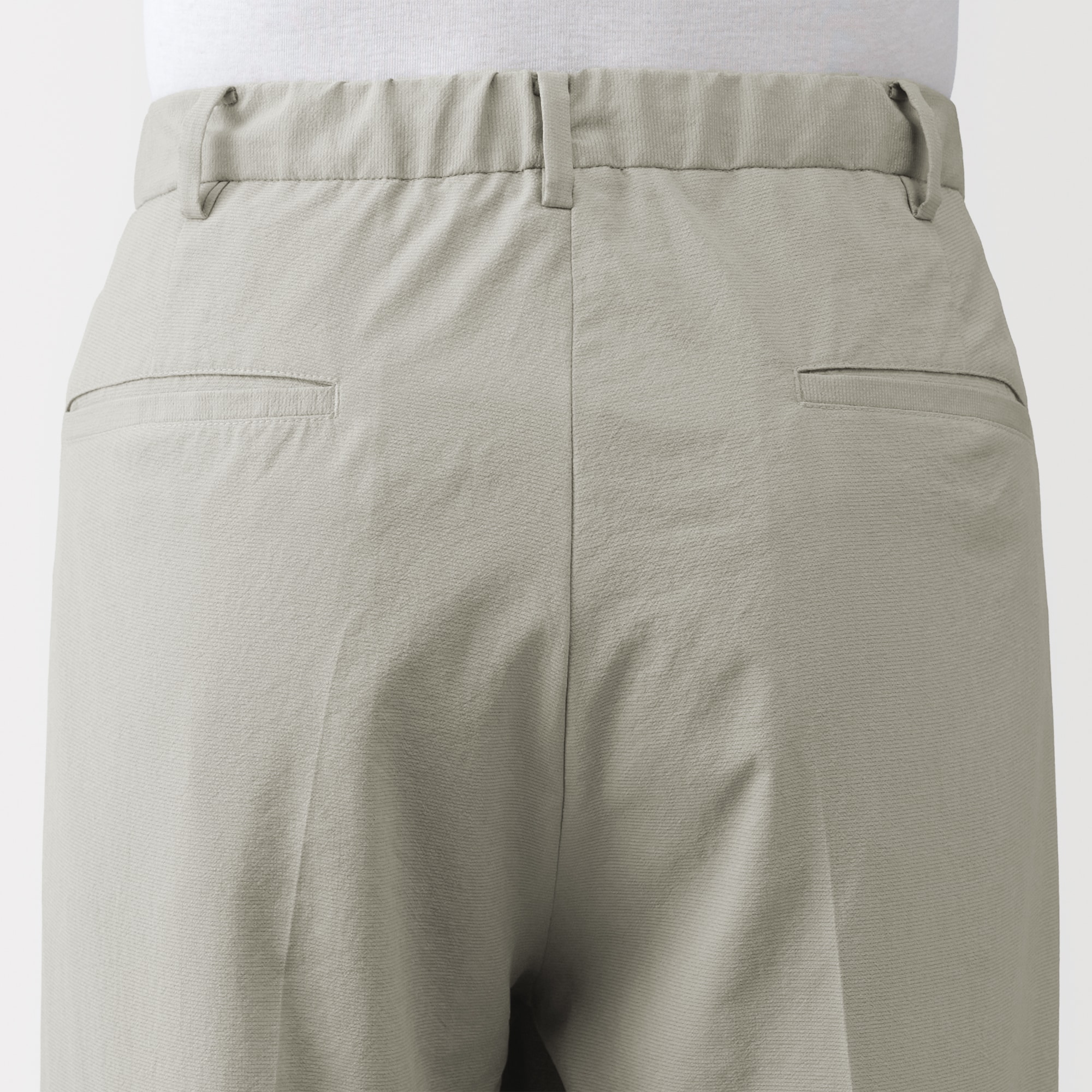 紳士　風を通すタックテーパードパンツ