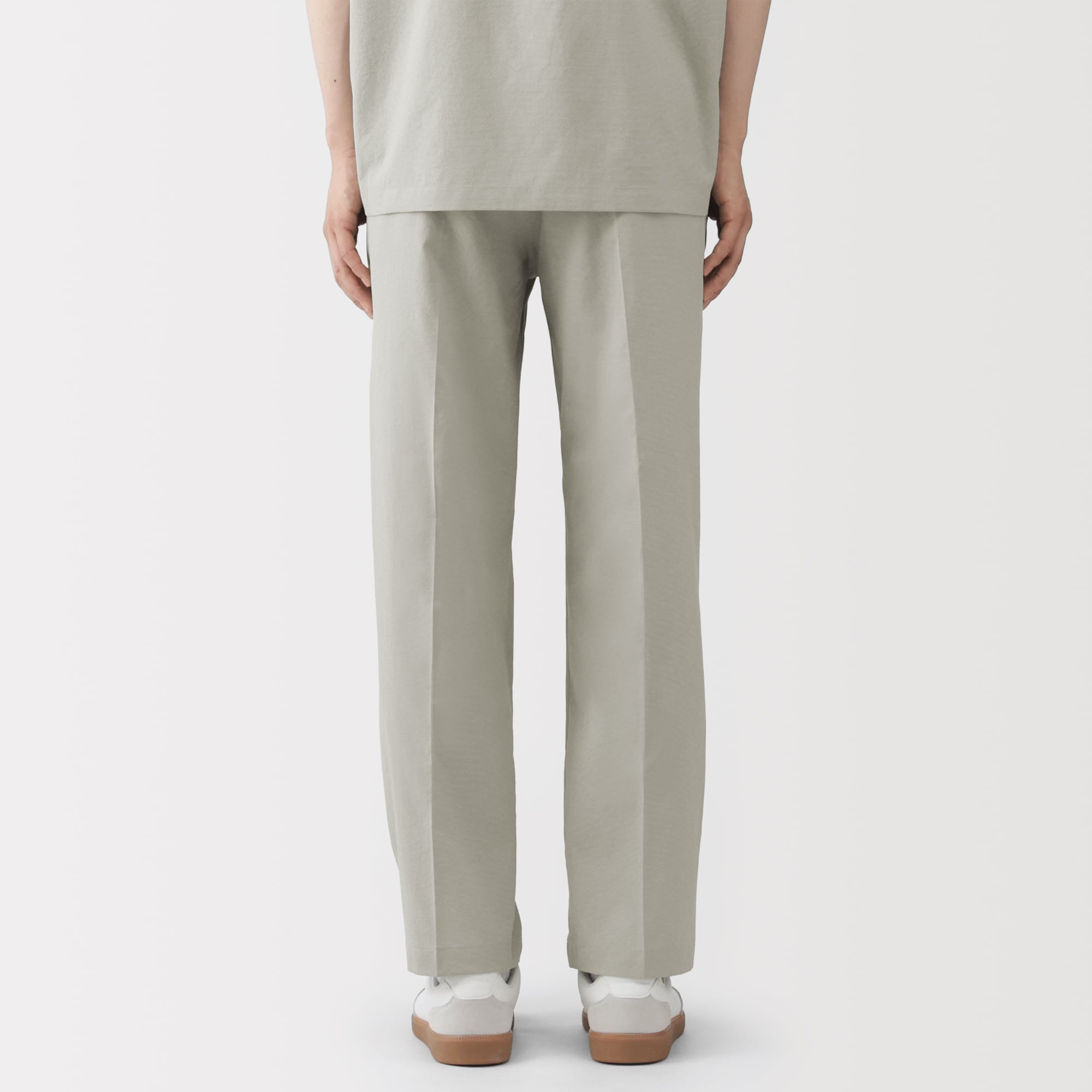 紳士　風を通すタックテーパードパンツ