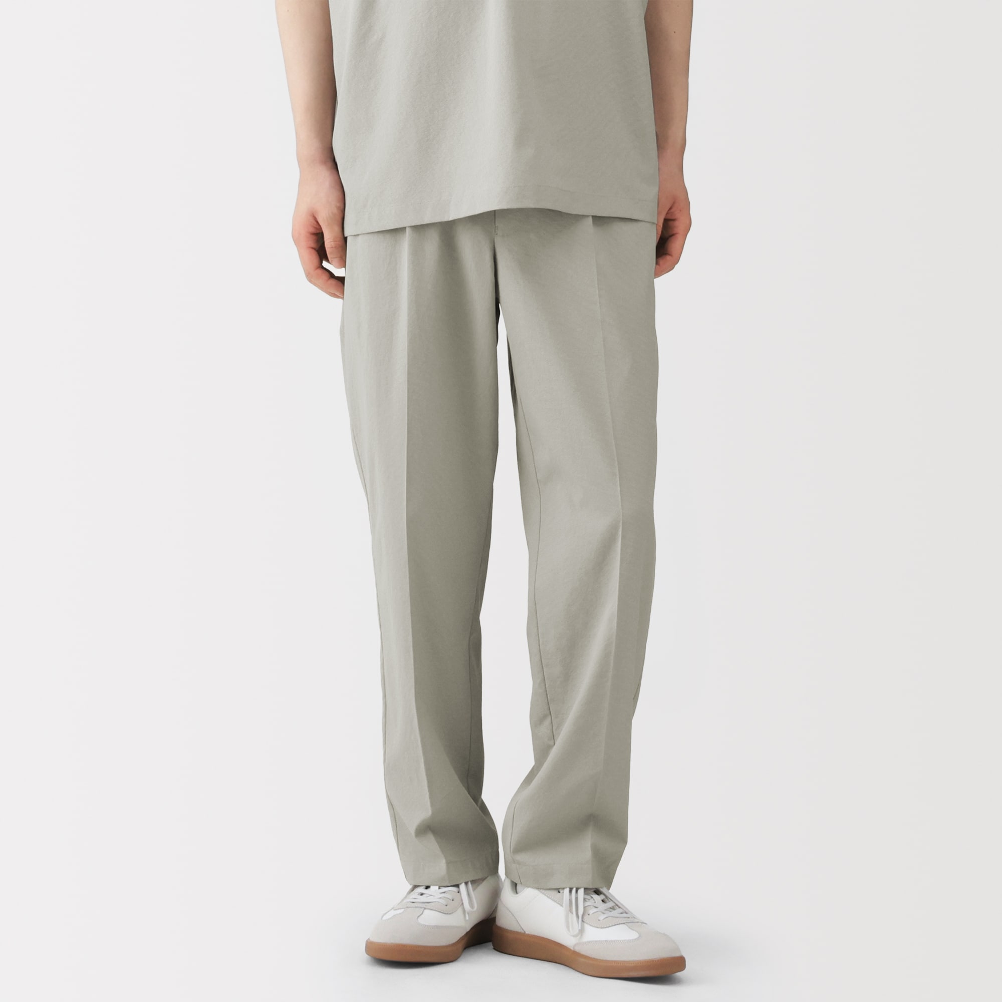 紳士　風を通すタックテーパードパンツ