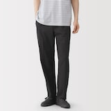 紳士　風を通すタックテーパードパンツ